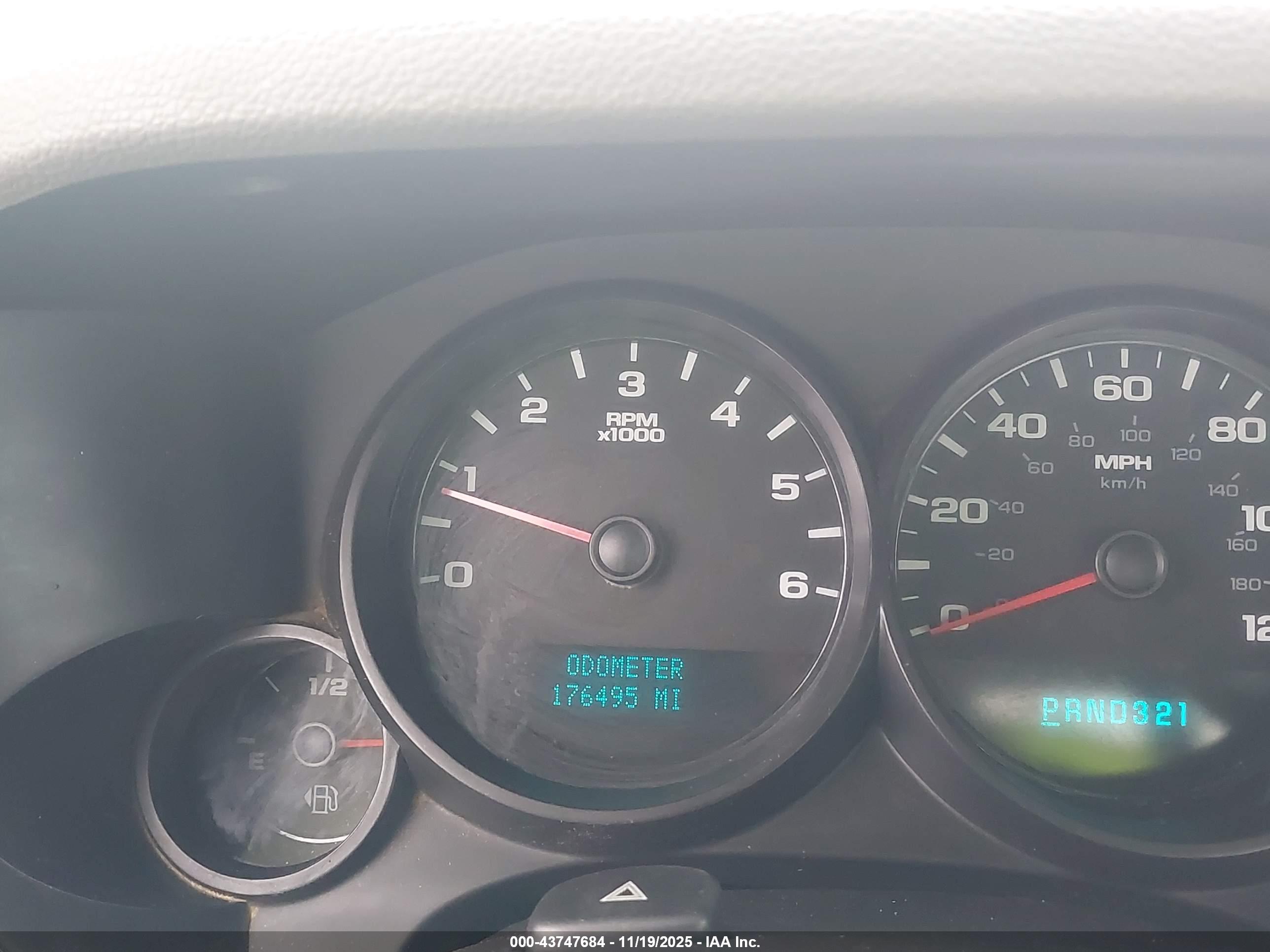 CHEVROLET SILVERADO image 7