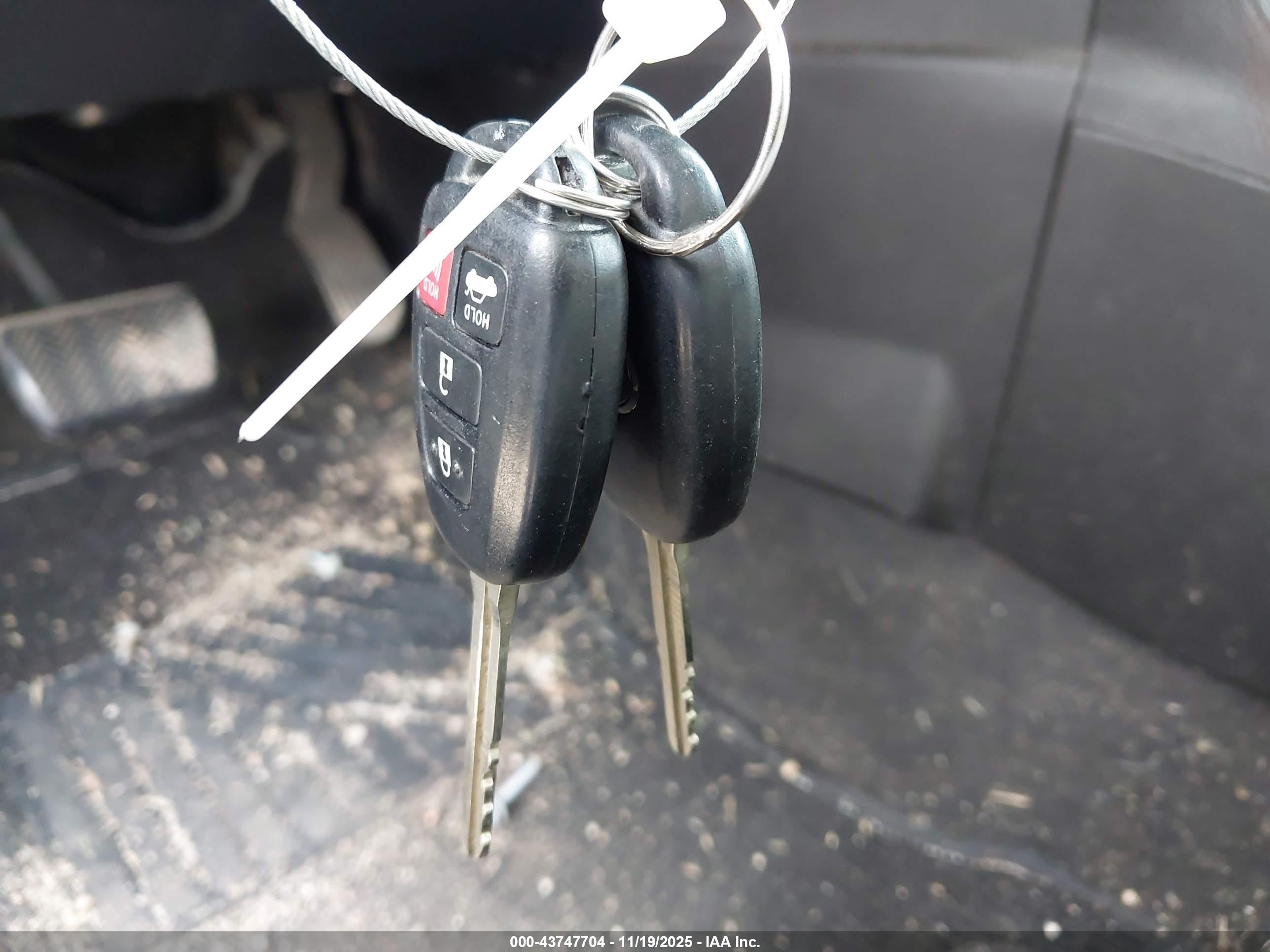TOYOTA COROLLA image 11
