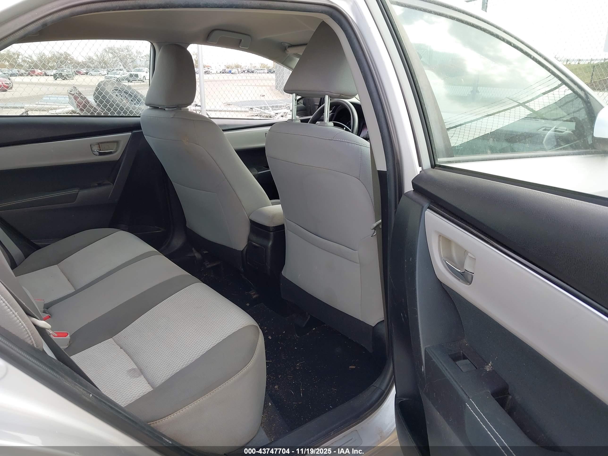 TOYOTA COROLLA image 8