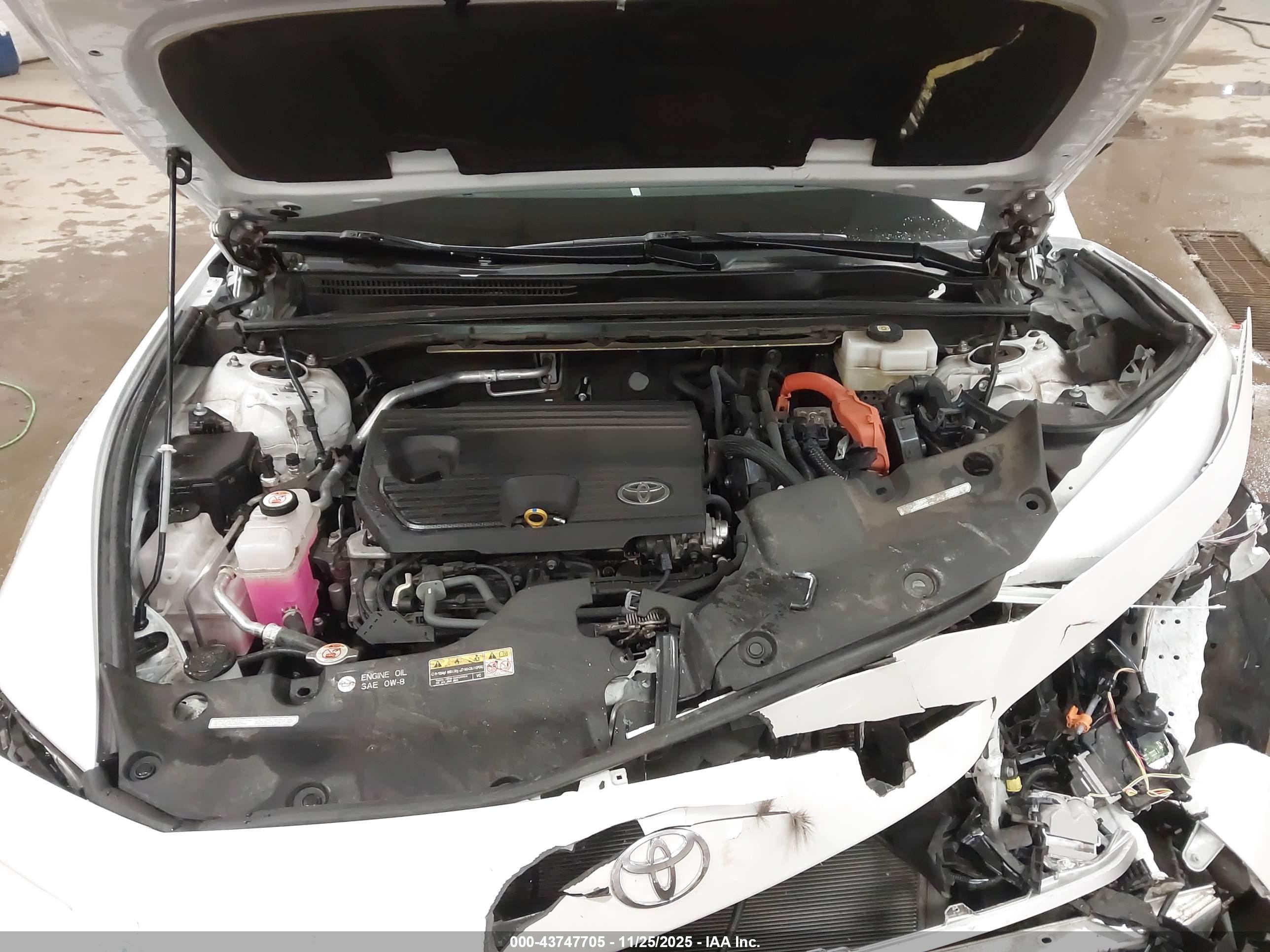 TOYOTA CROWN image 10