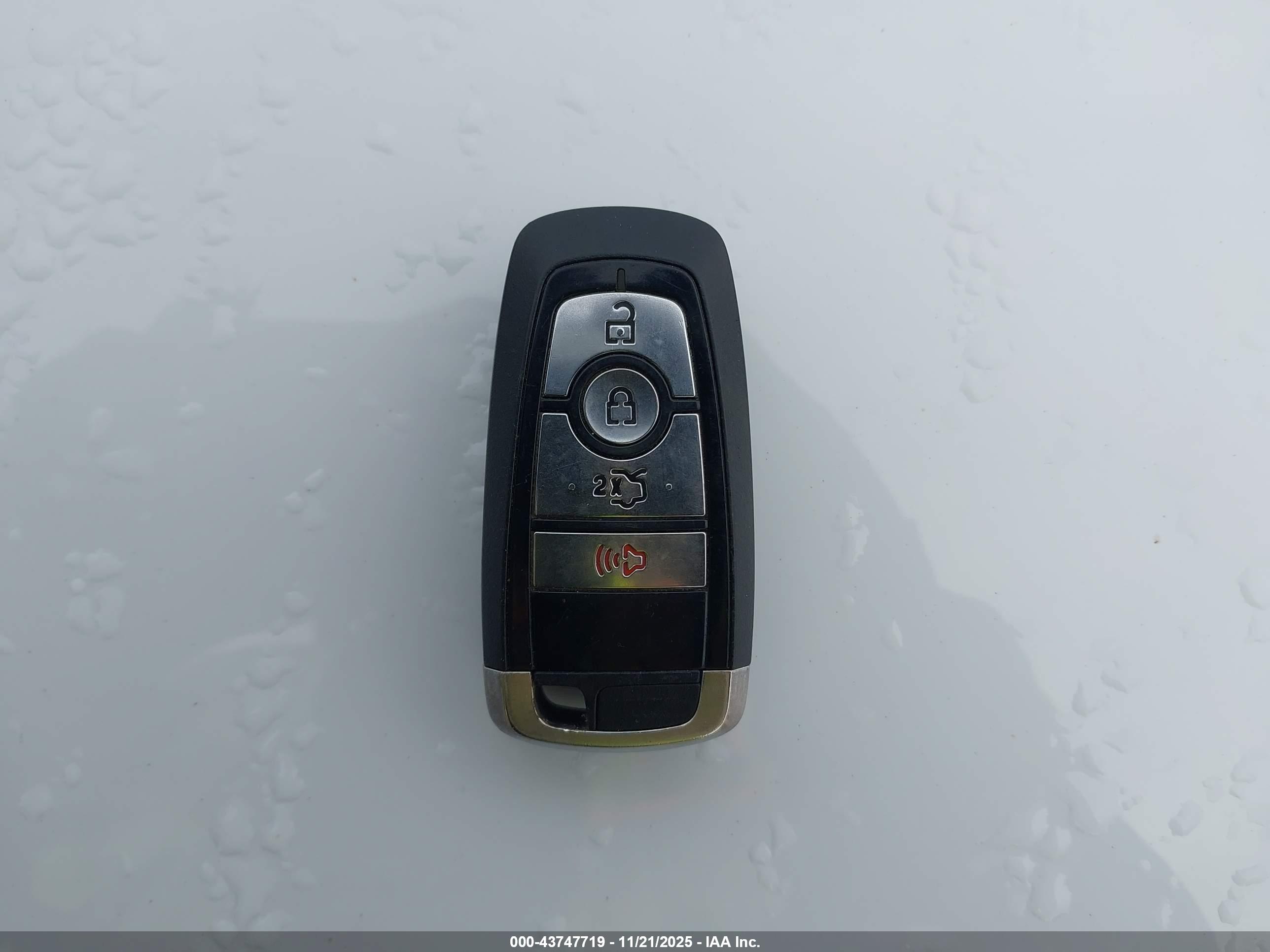 FORD FUSION image 11