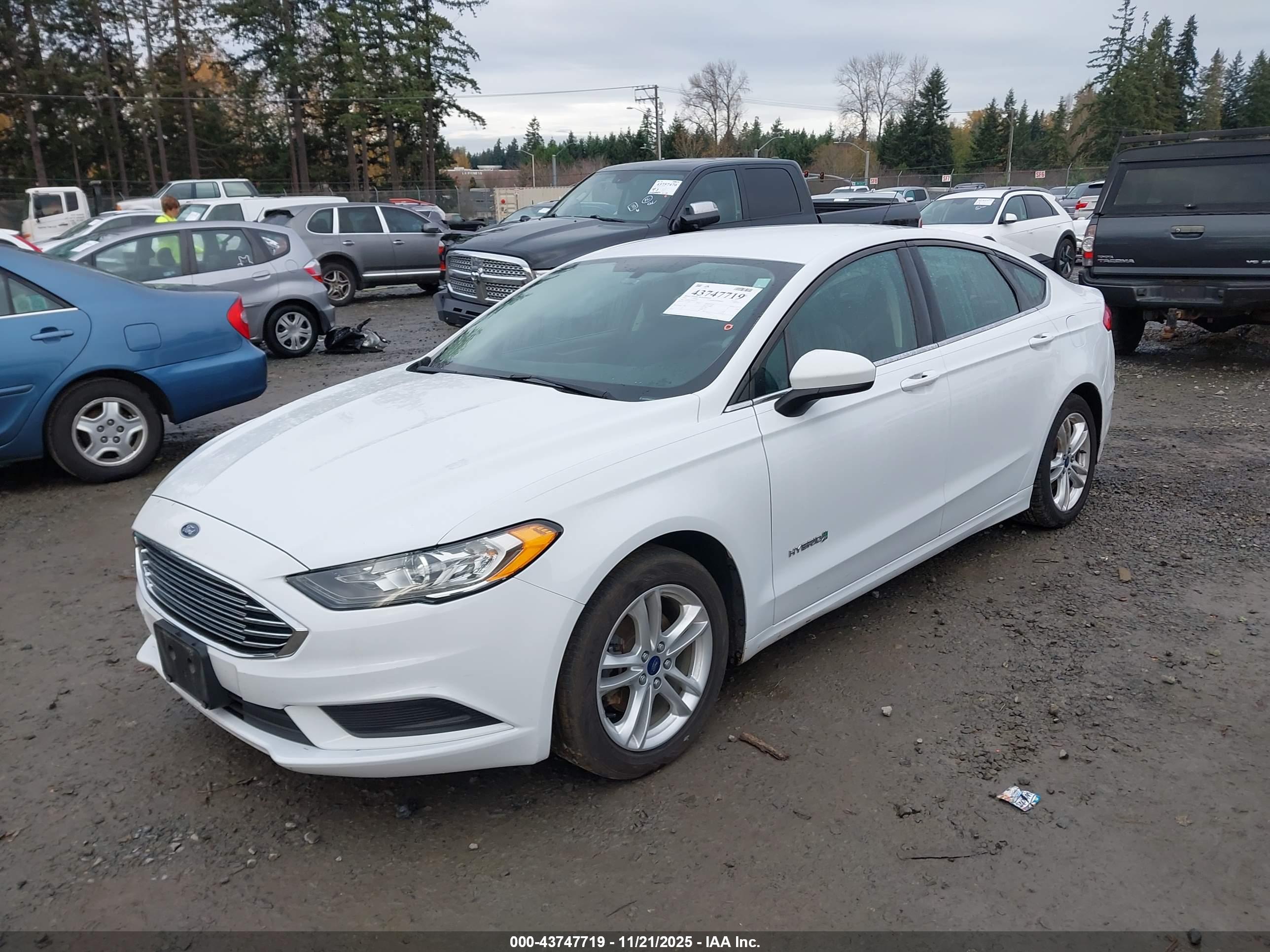 FORD FUSION image 2