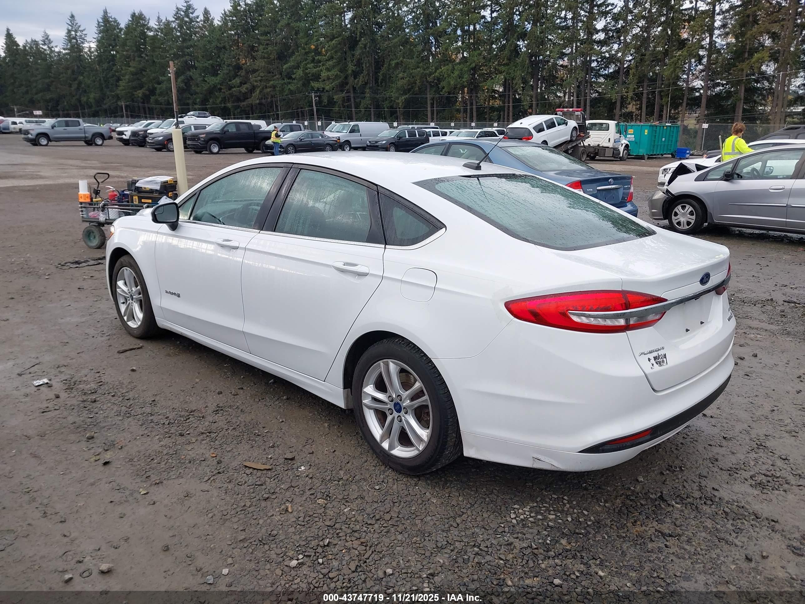 FORD FUSION image 3