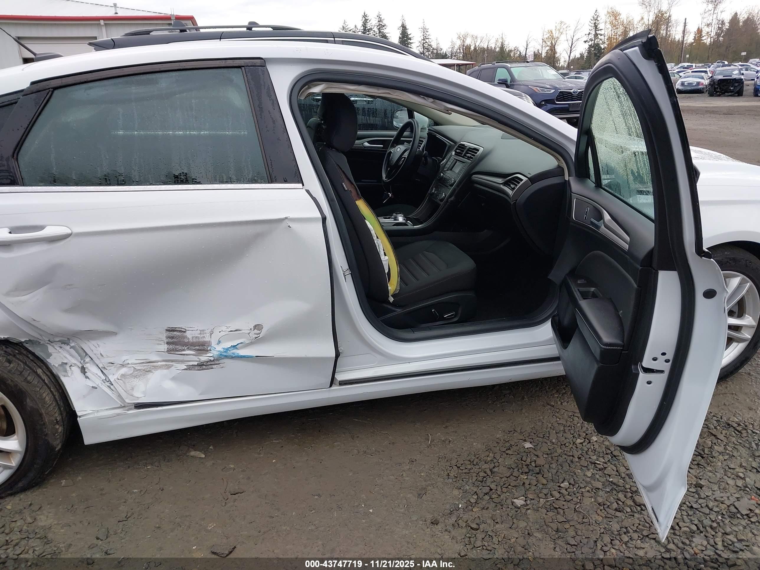 FORD FUSION image 5