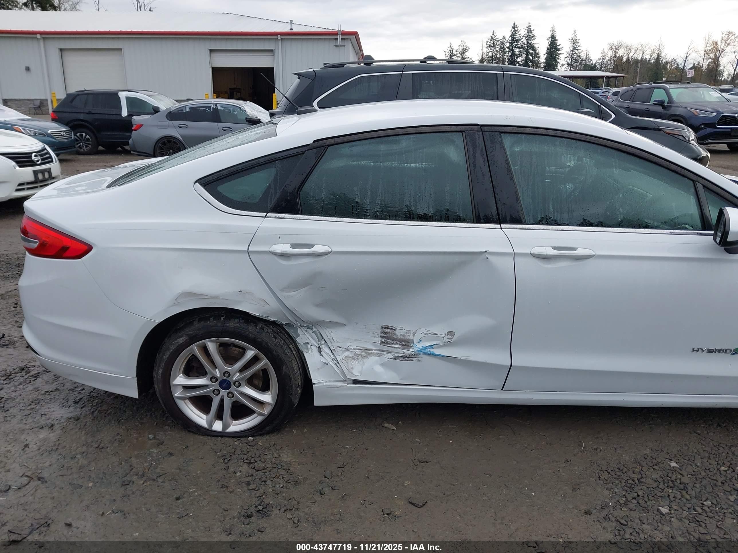 FORD FUSION image 6