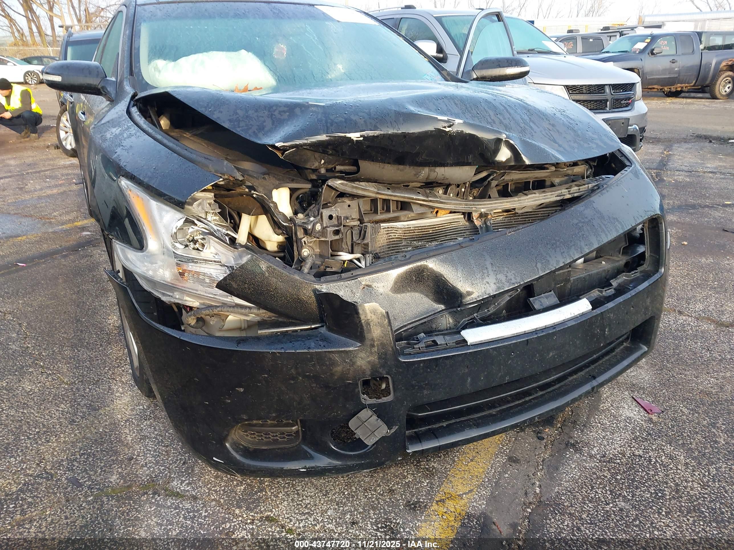 NISSAN MAXIMA image 6