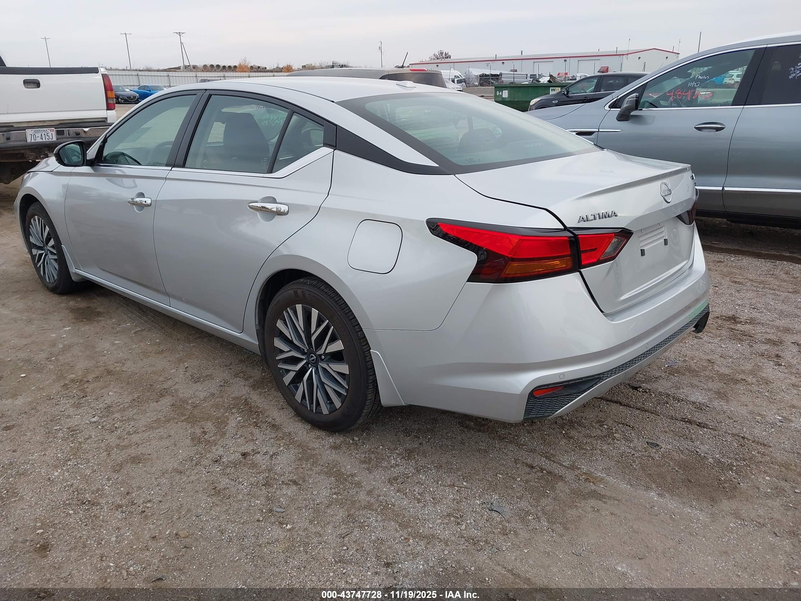 NISSAN ALTIMA image 3