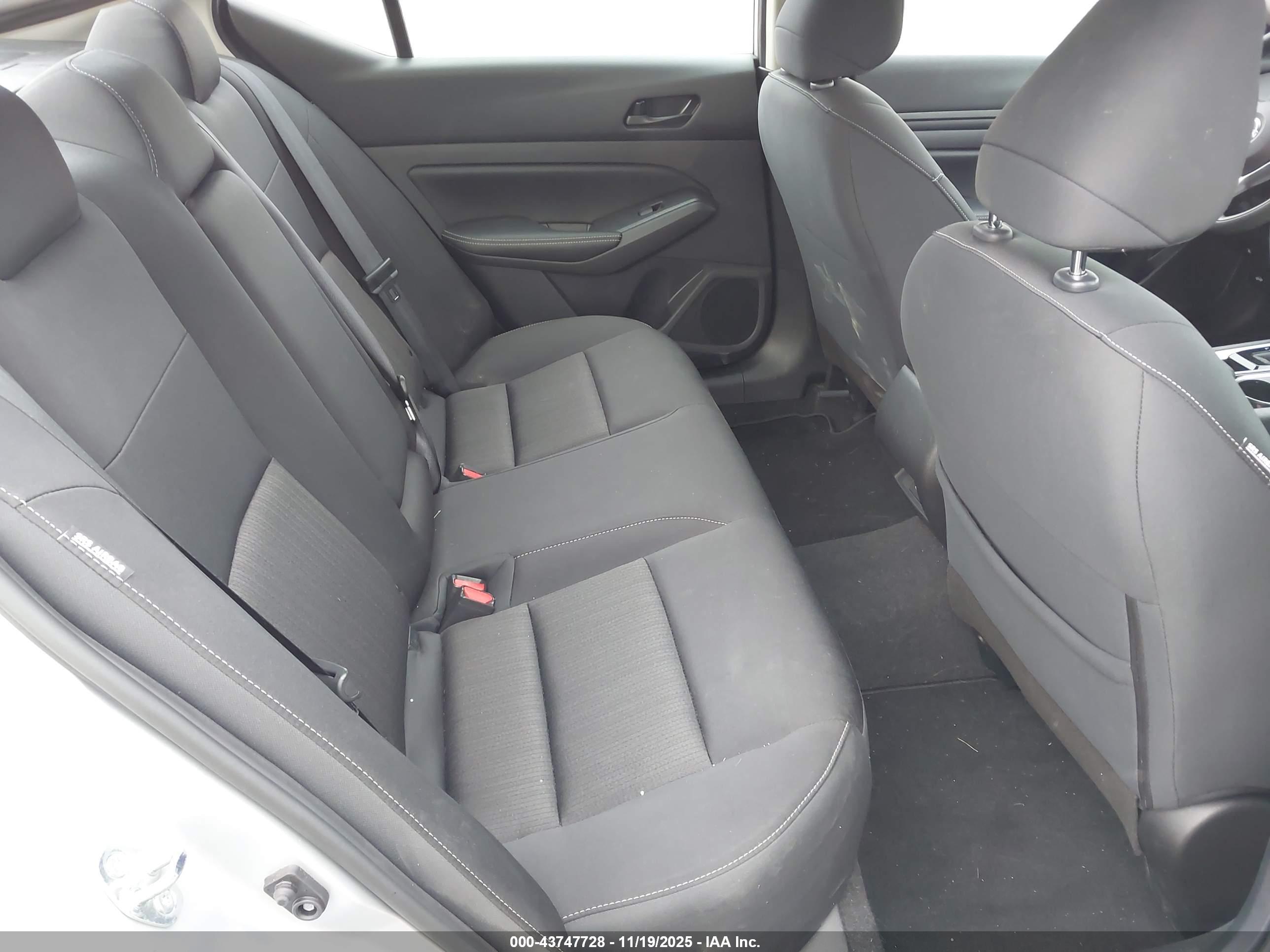 NISSAN ALTIMA image 8