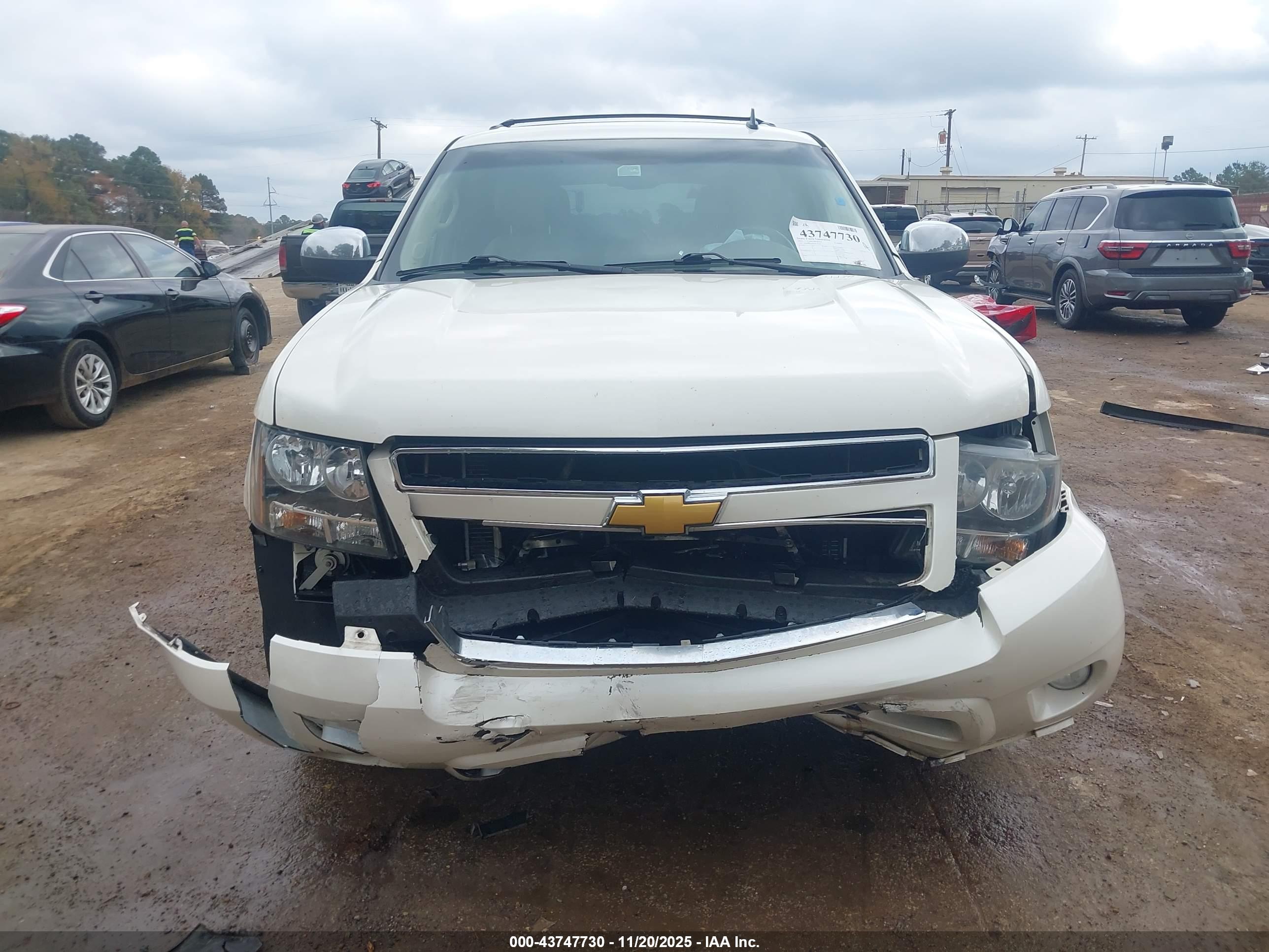 CHEVROLET TAHOE image 6