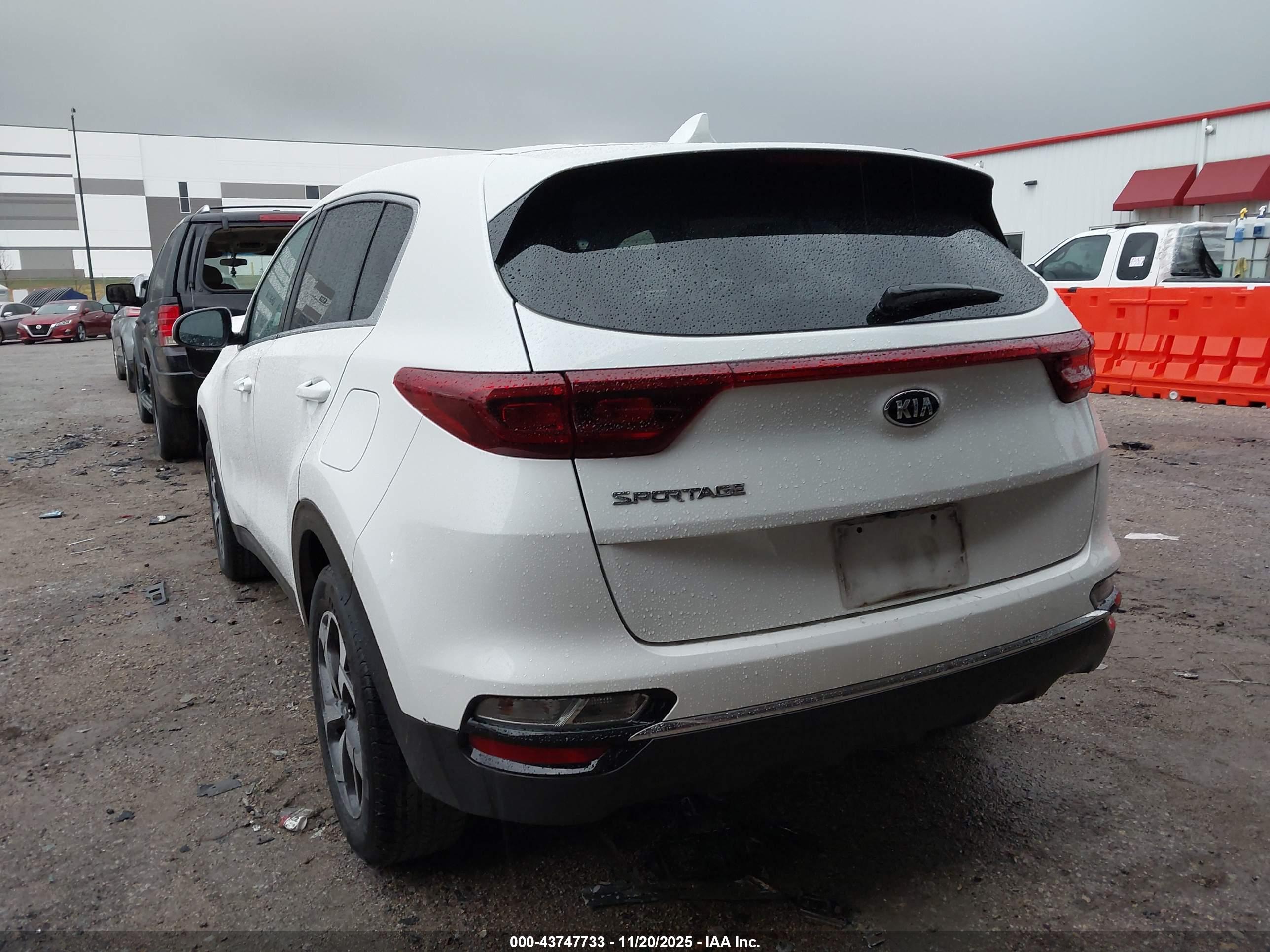 KIA SPORTAGE image 3