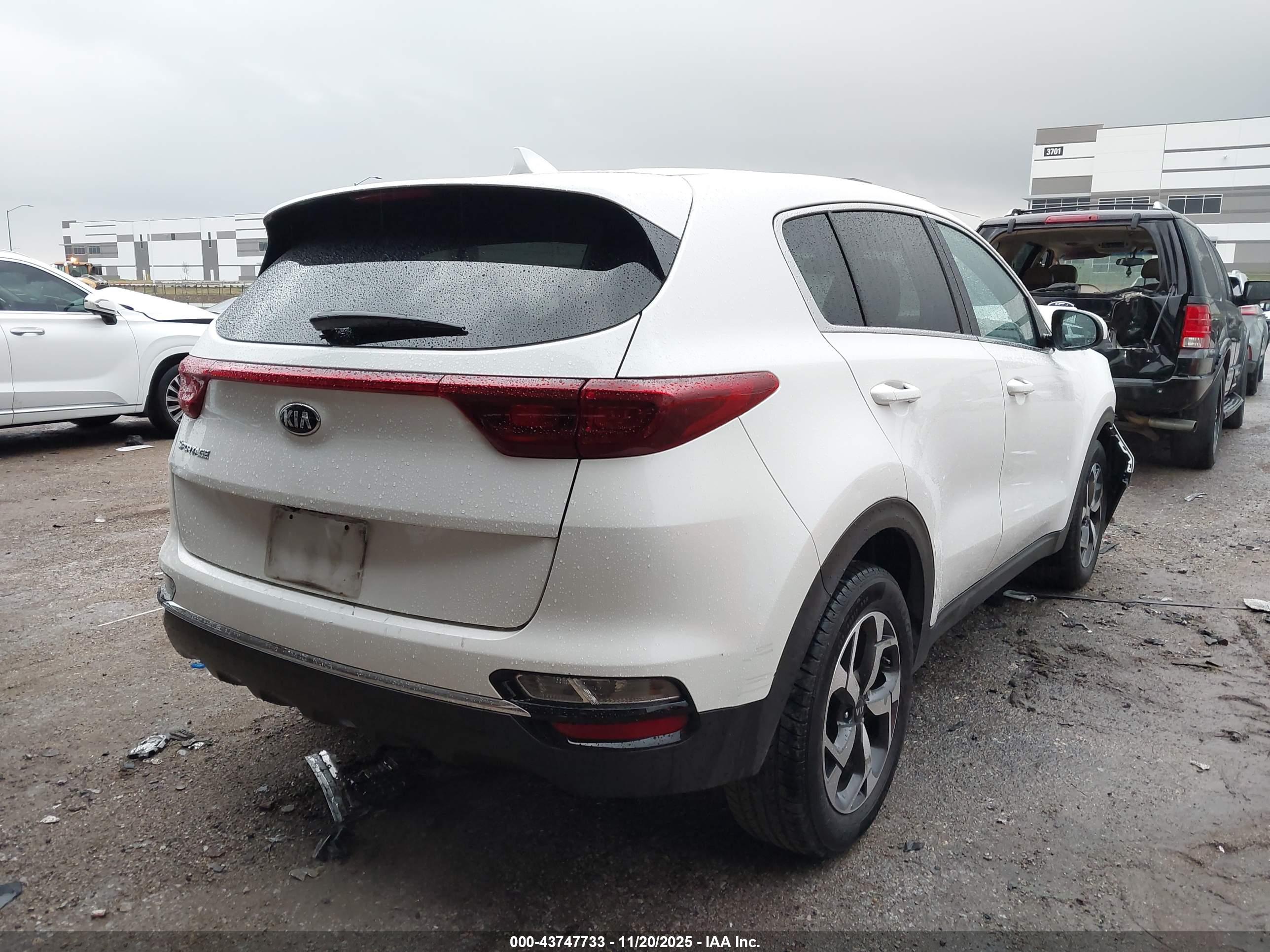 KIA SPORTAGE image 4