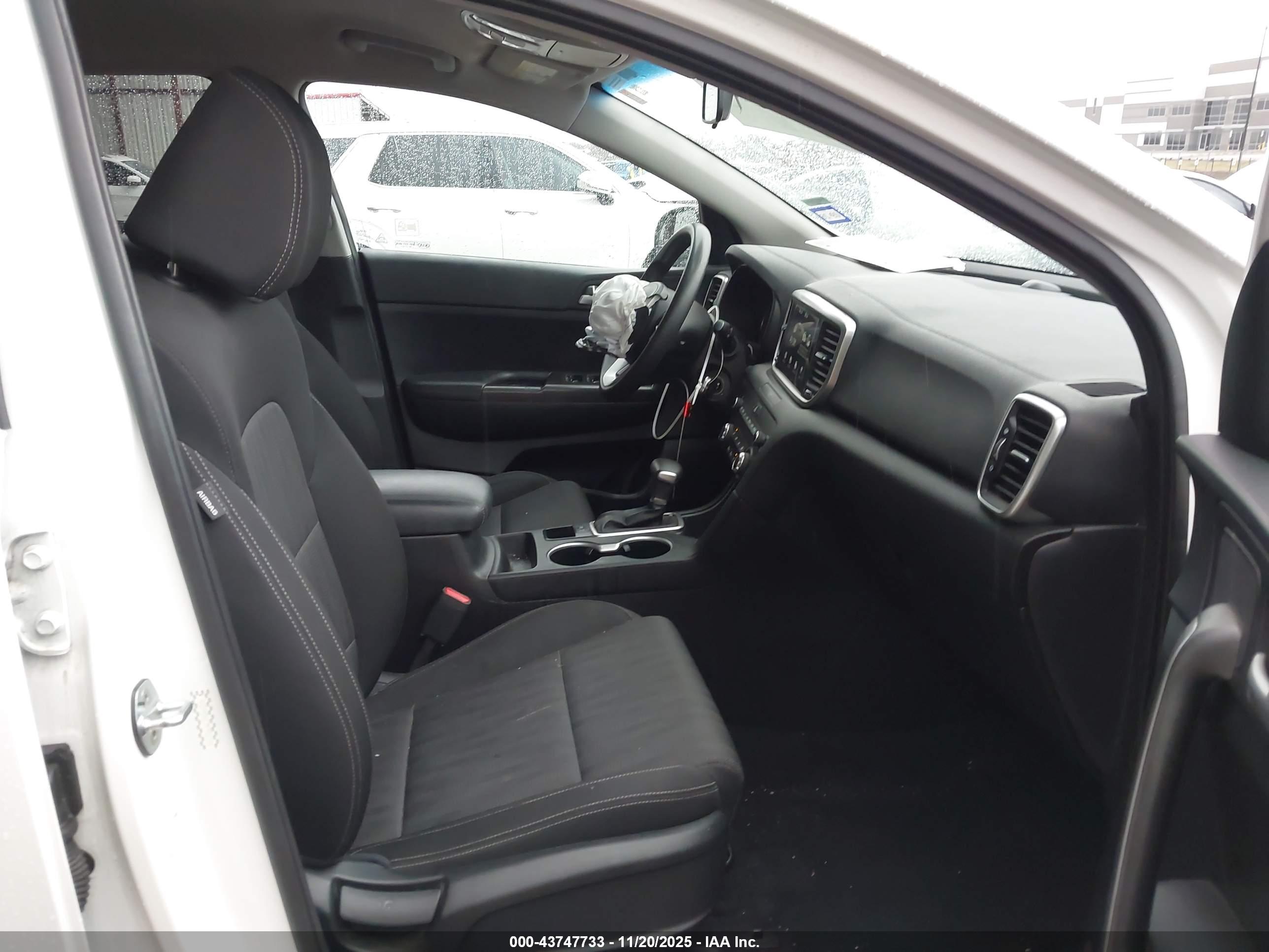 KIA SPORTAGE image 5