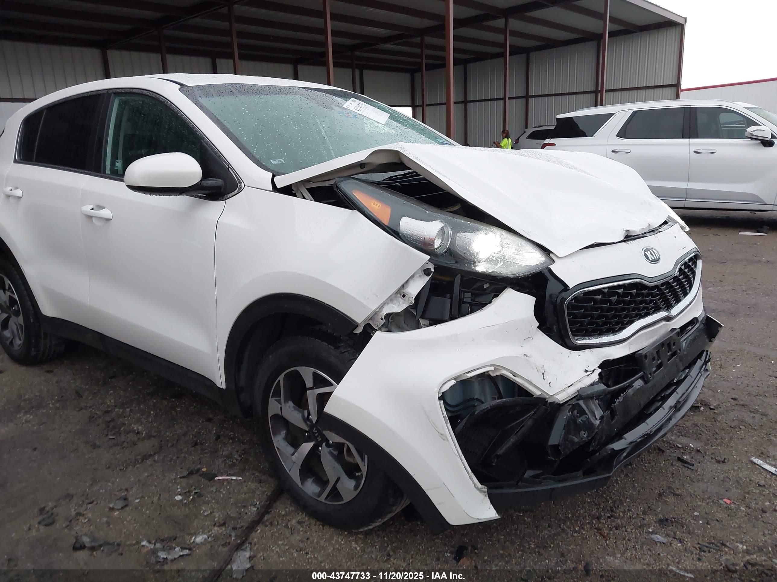 KIA SPORTAGE image 6