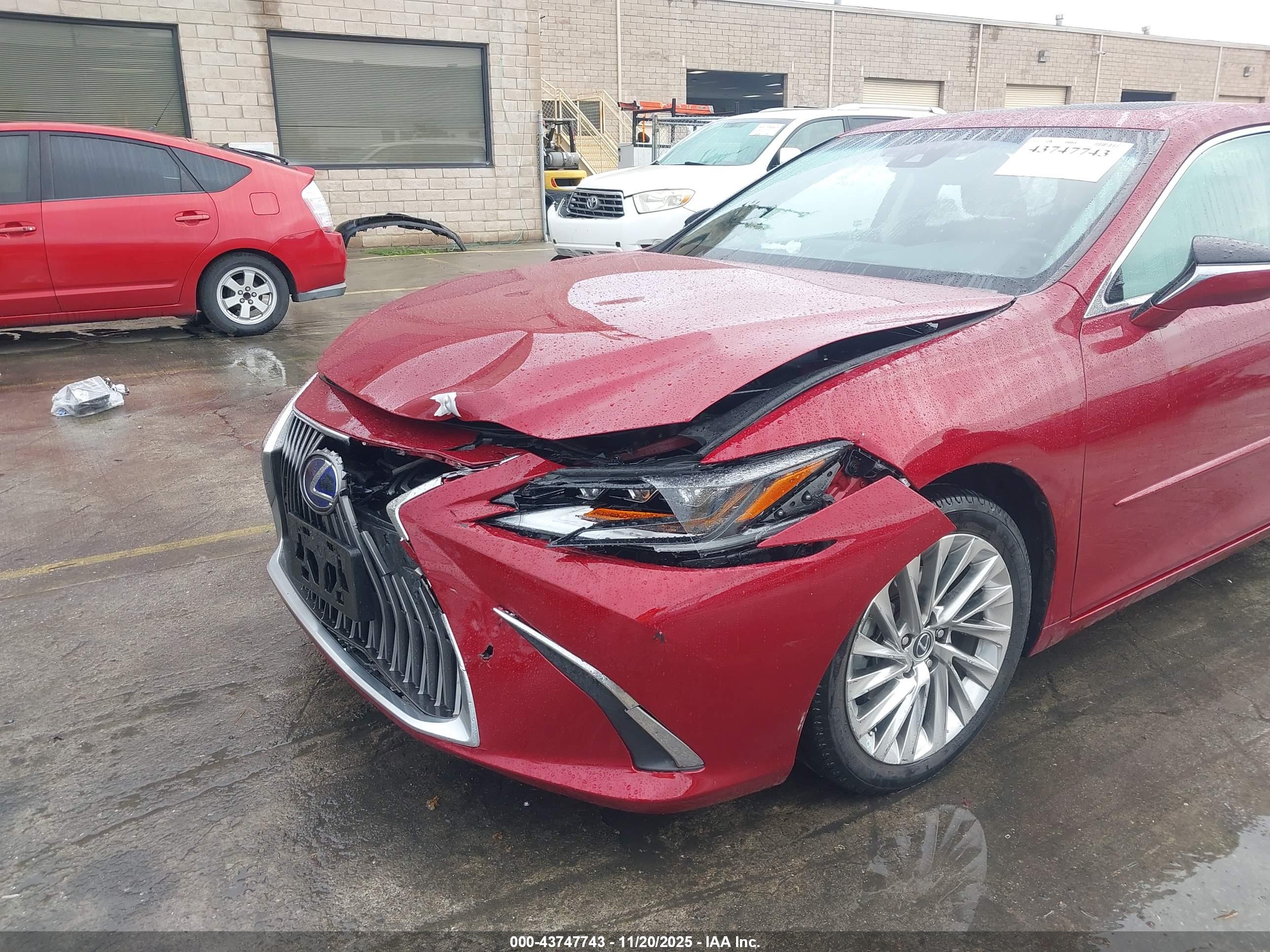 LEXUS ES image 6