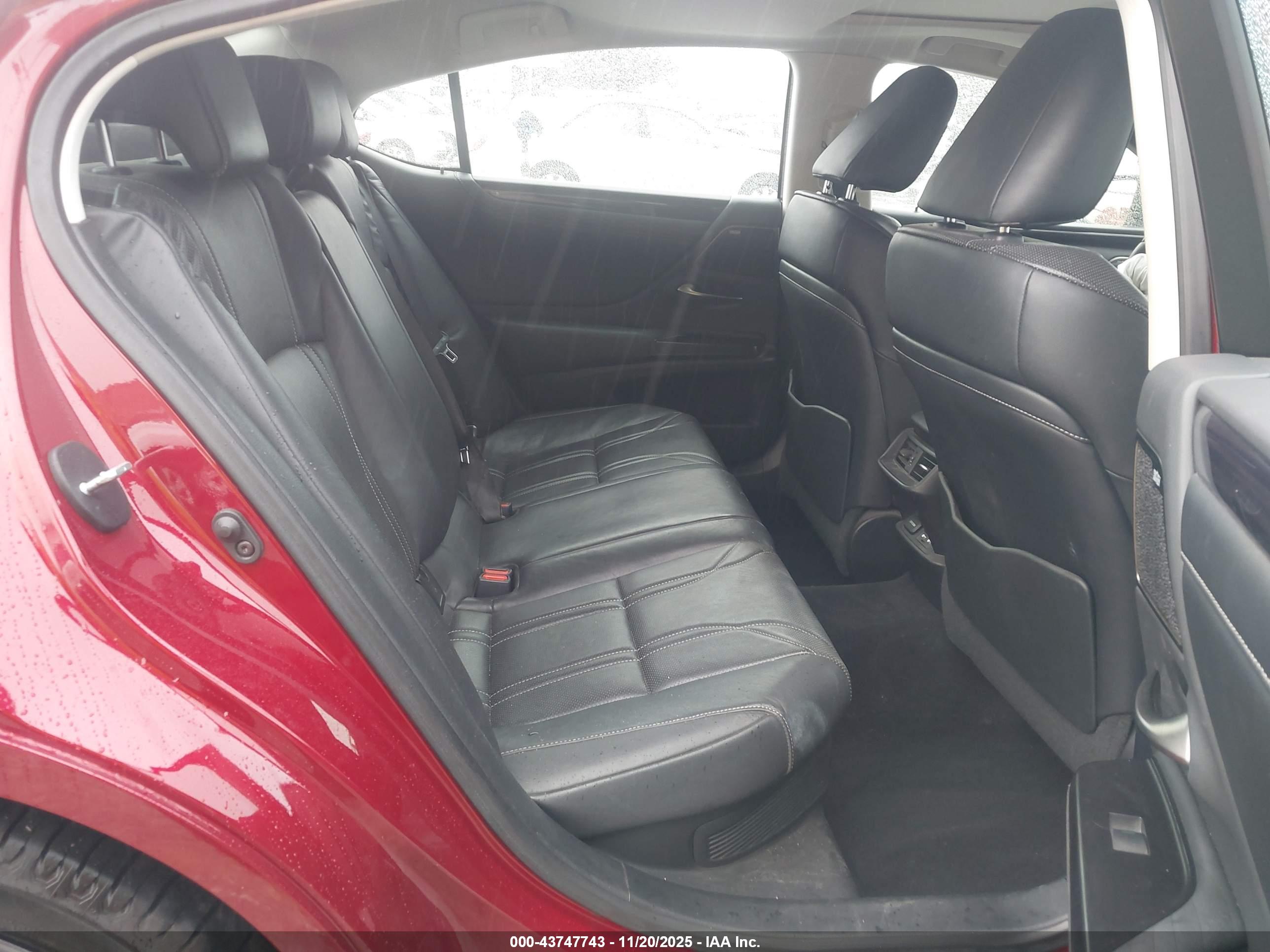 LEXUS ES image 8