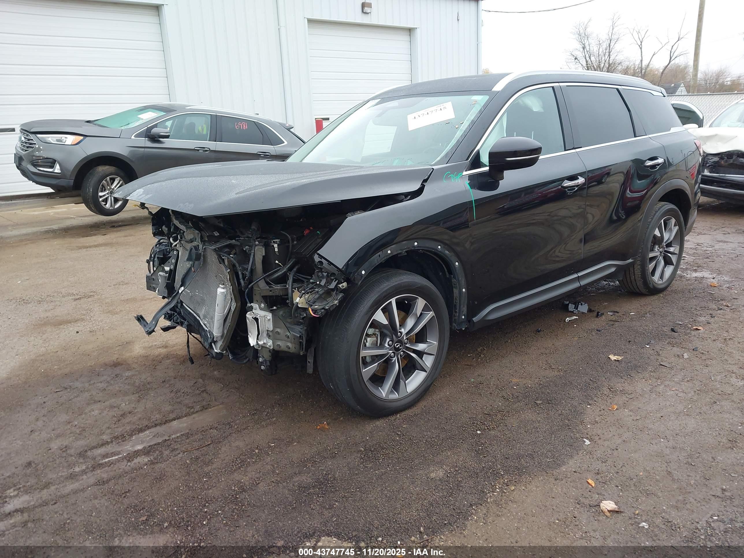 INFINITI QX60 image 2