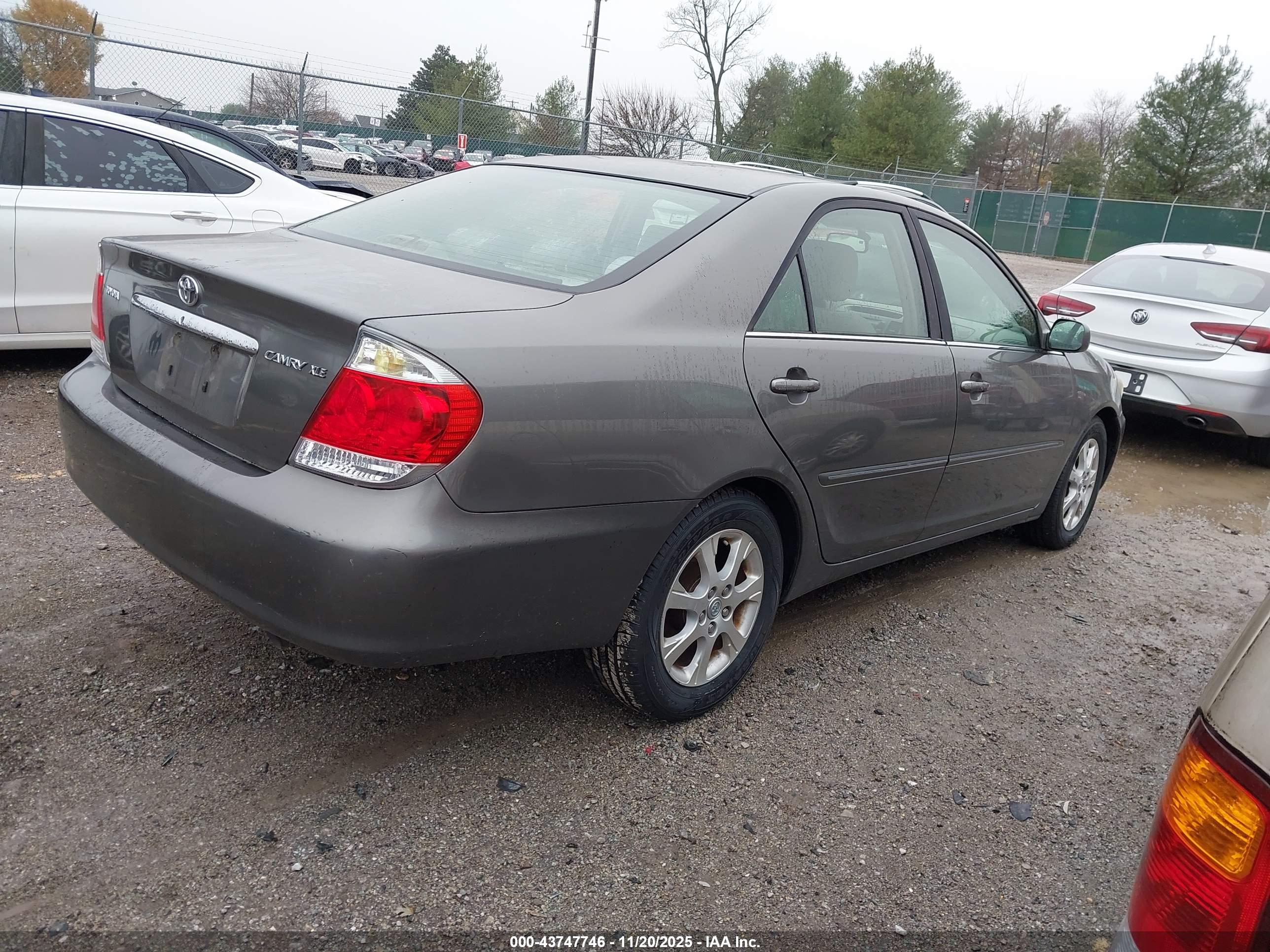 TOYOTA CAMRY image 4