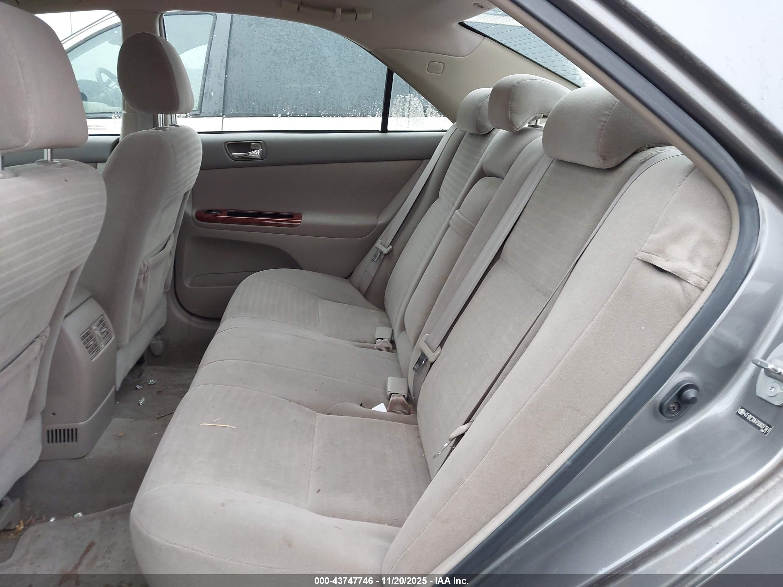 TOYOTA CAMRY image 8