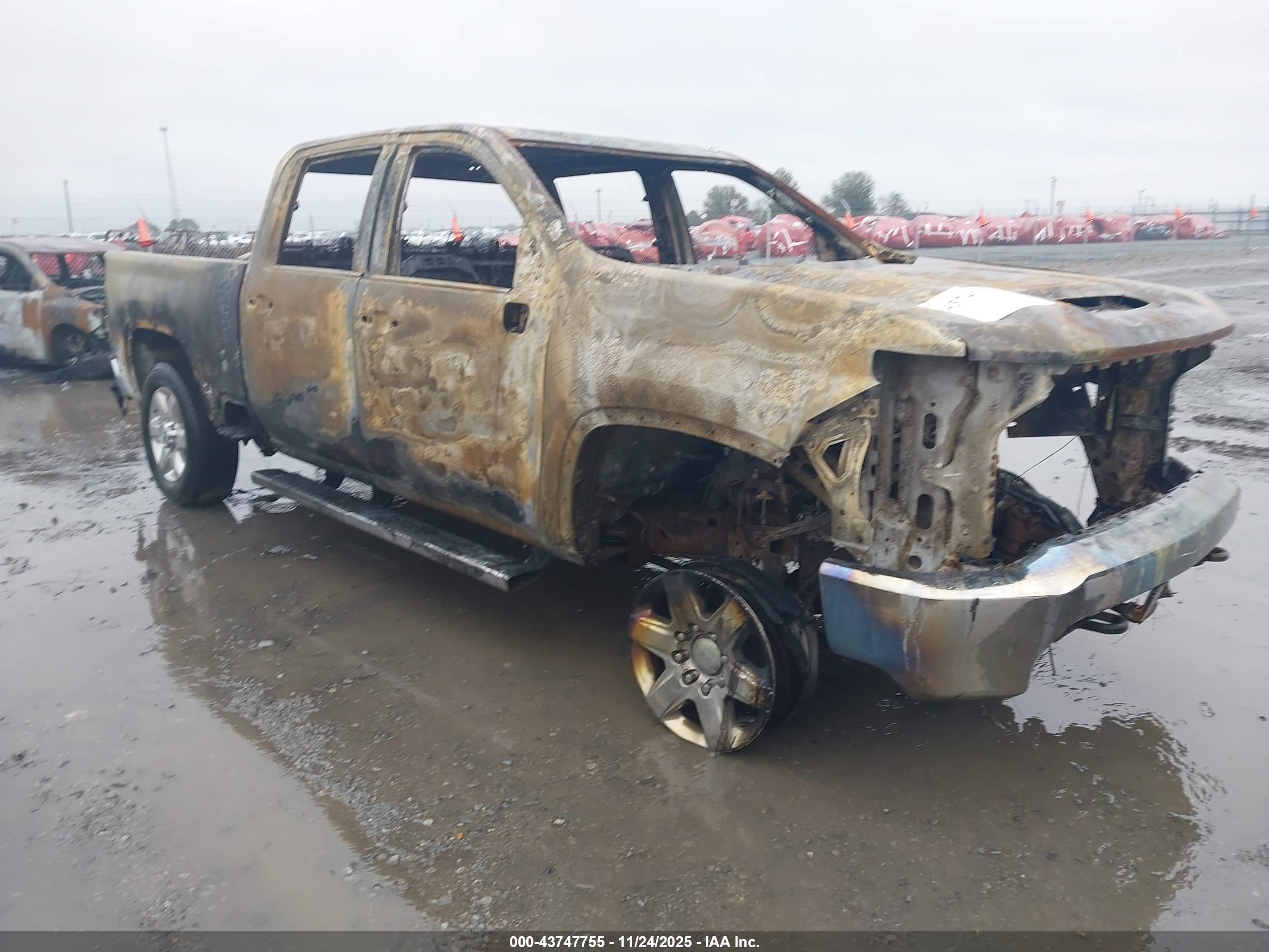 CHEVROLET SILVERADO image 2