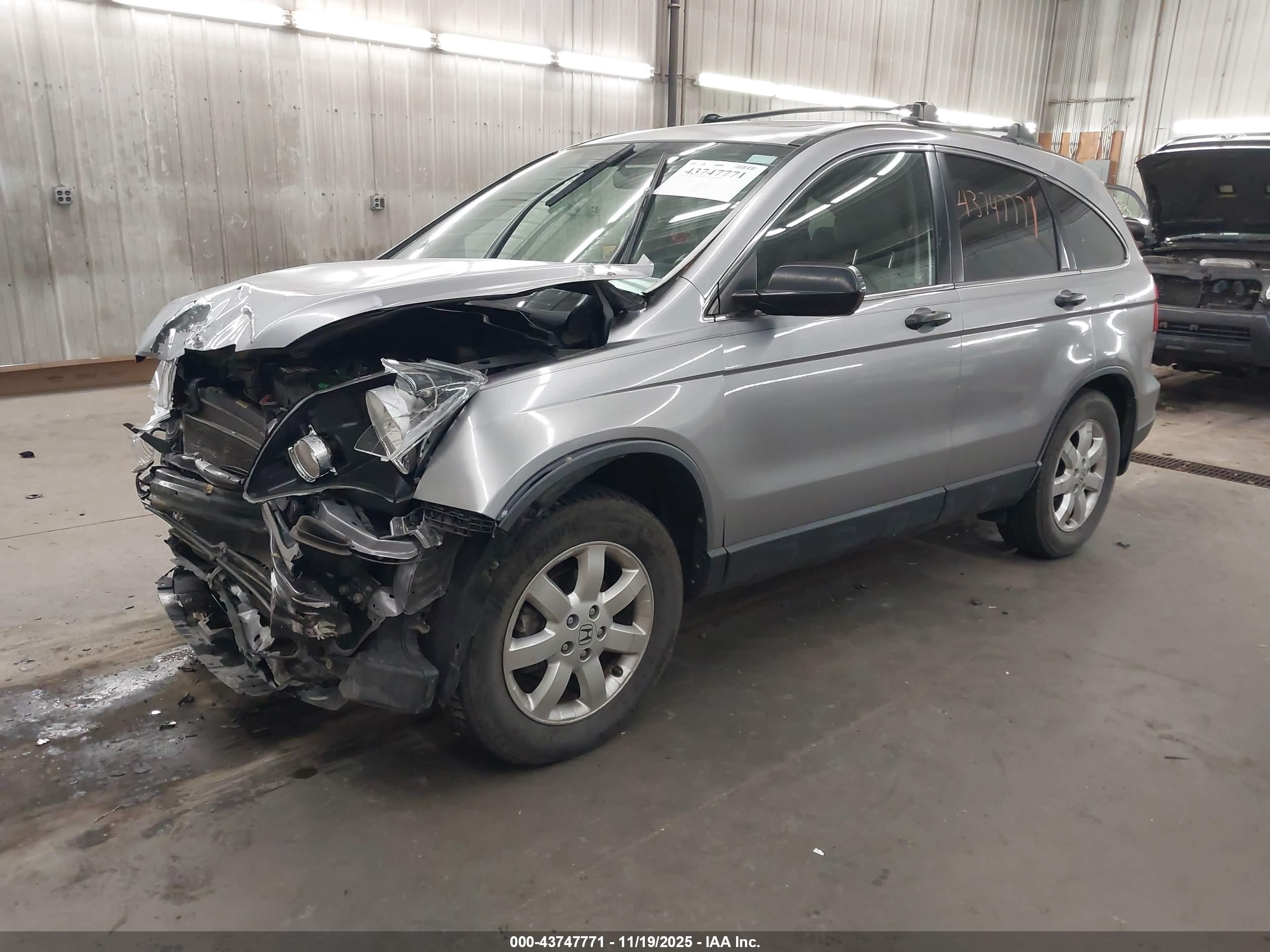 HONDA CR-V image 2