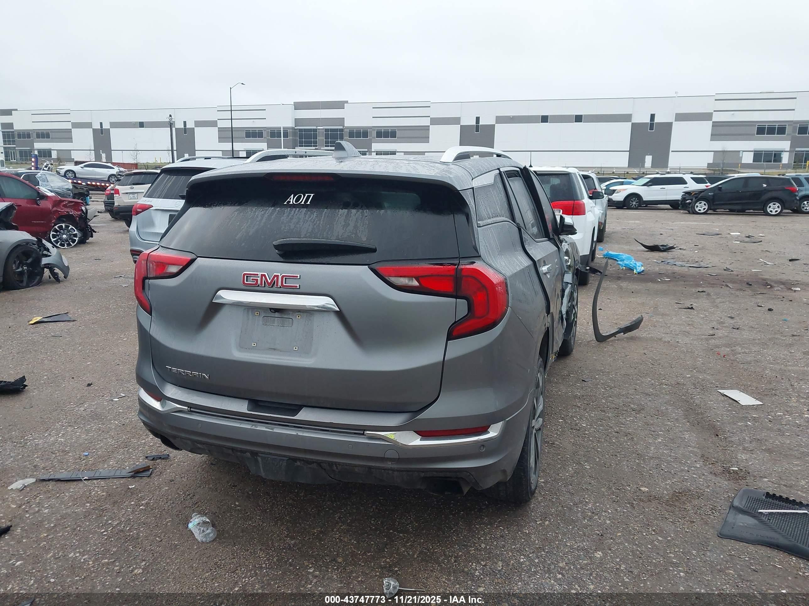 GMC TERRAIN image 4