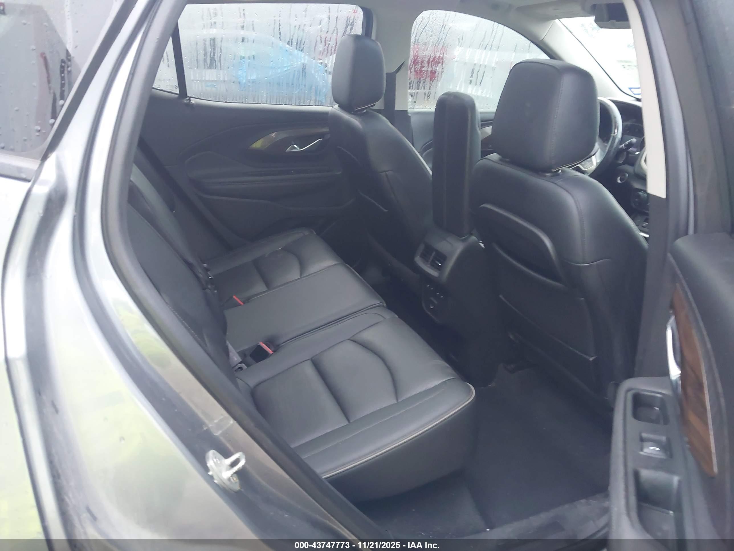 GMC TERRAIN image 8