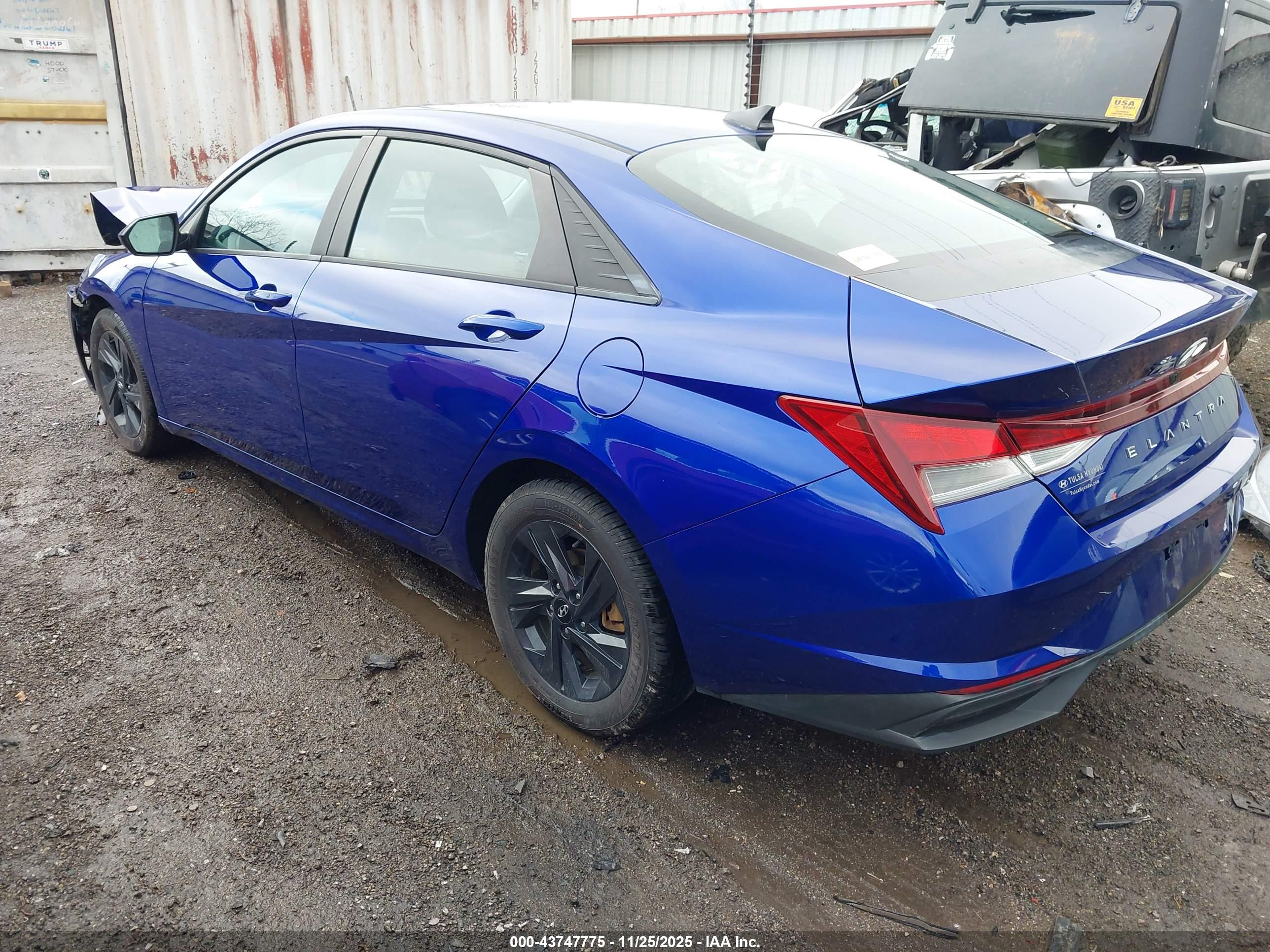 HYUNDAI ELANTRA image 3