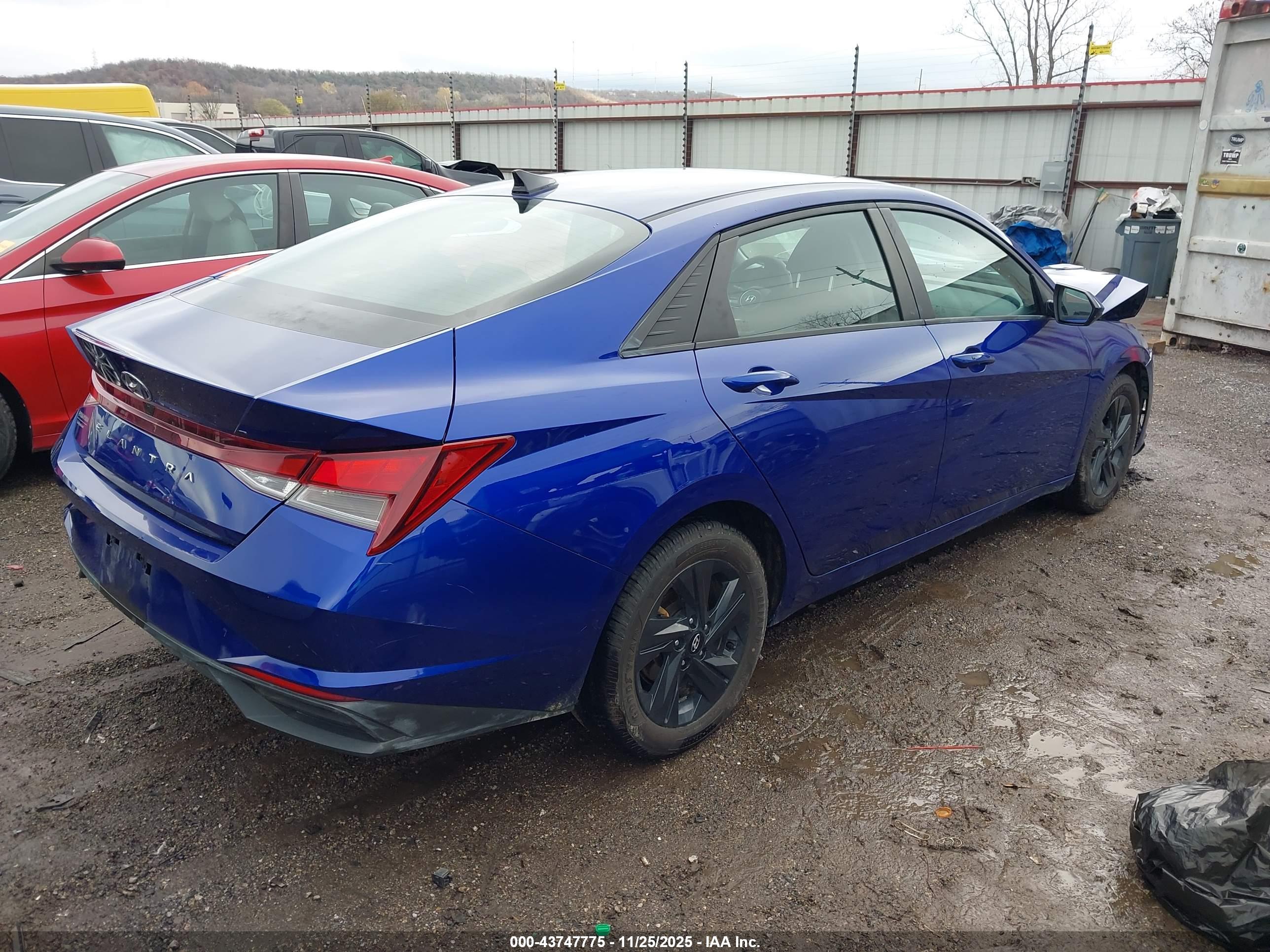 HYUNDAI ELANTRA image 4