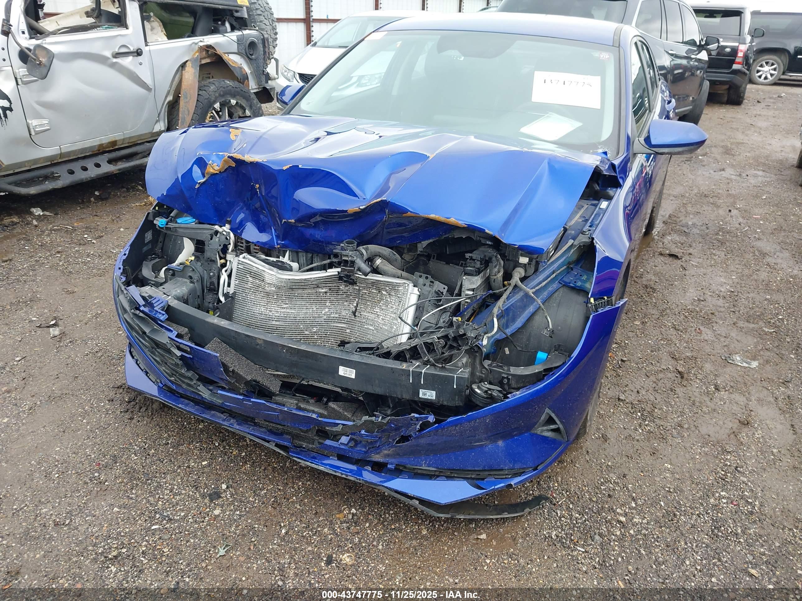 HYUNDAI ELANTRA image 6