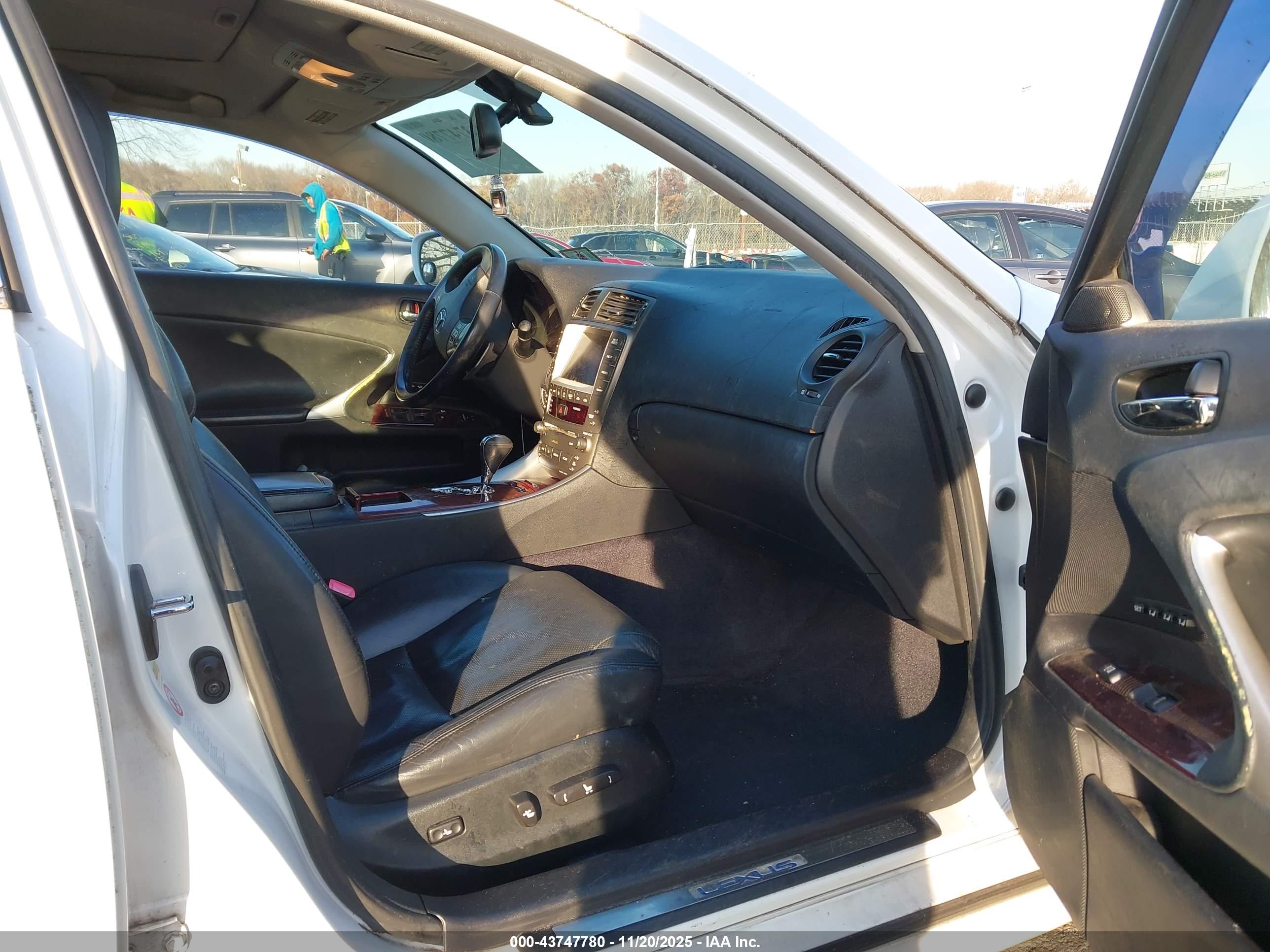 LEXUS IS image 5