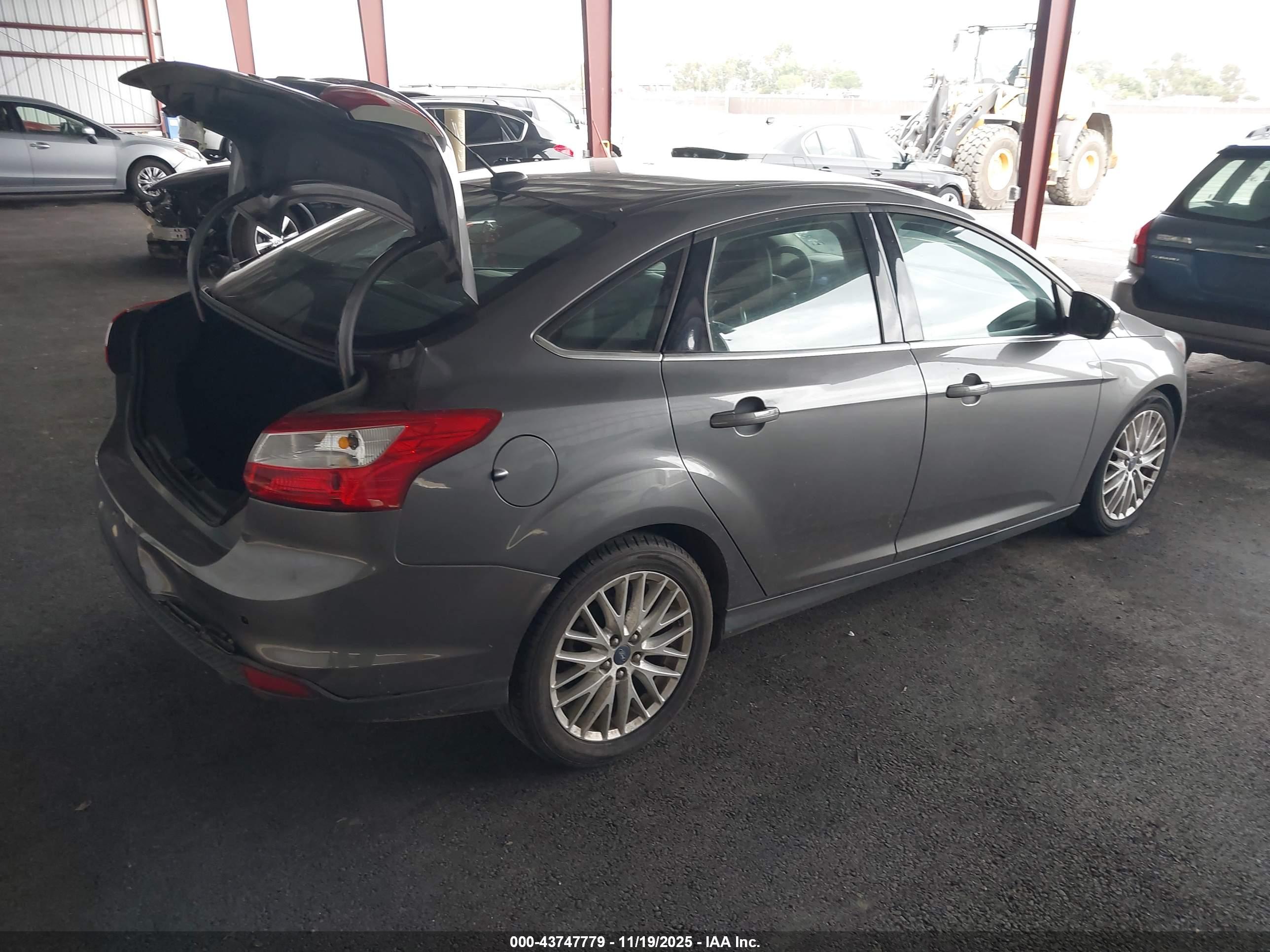 FORD FOCUS image 4