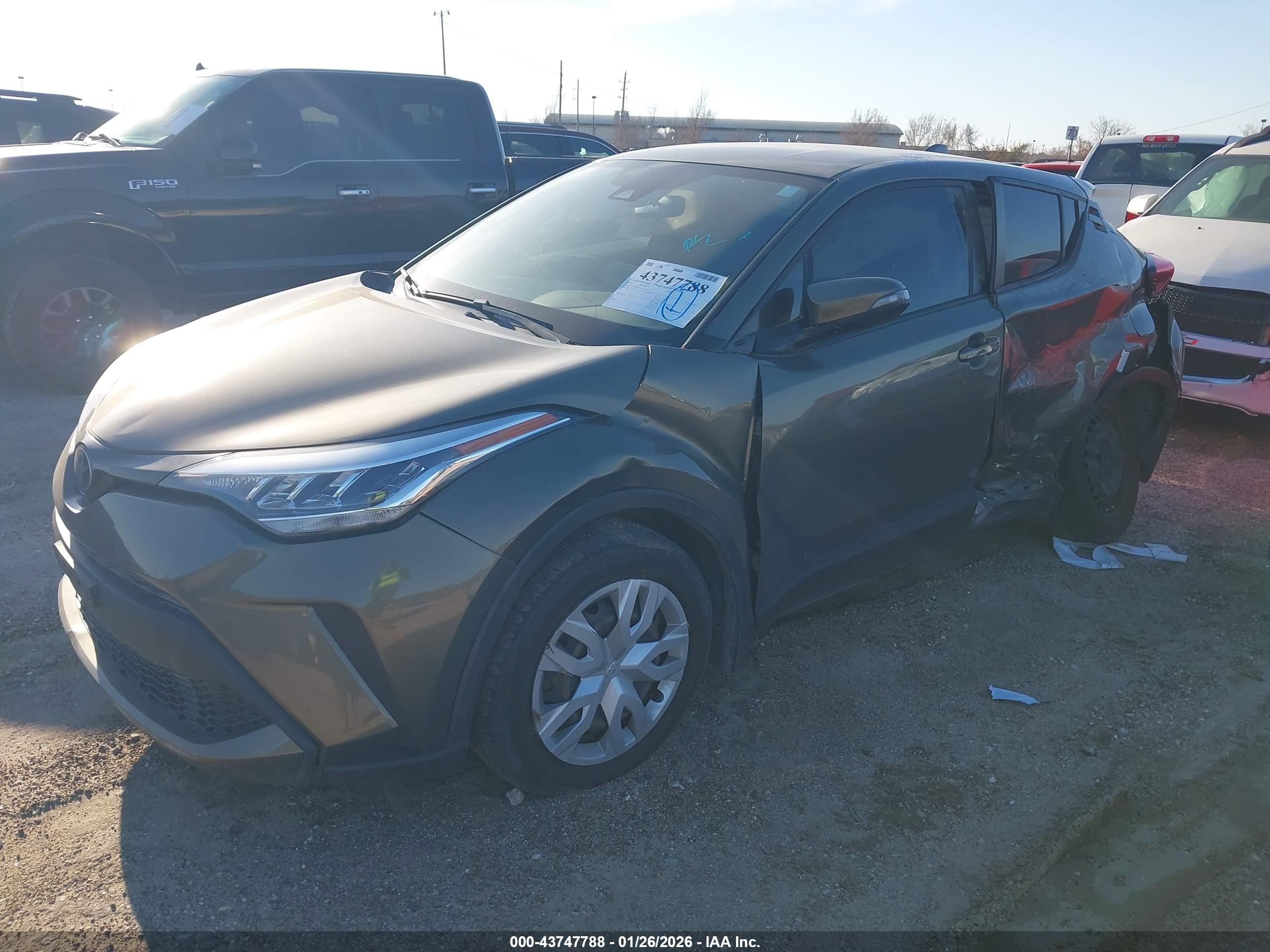 TOYOTA C-HR image 2