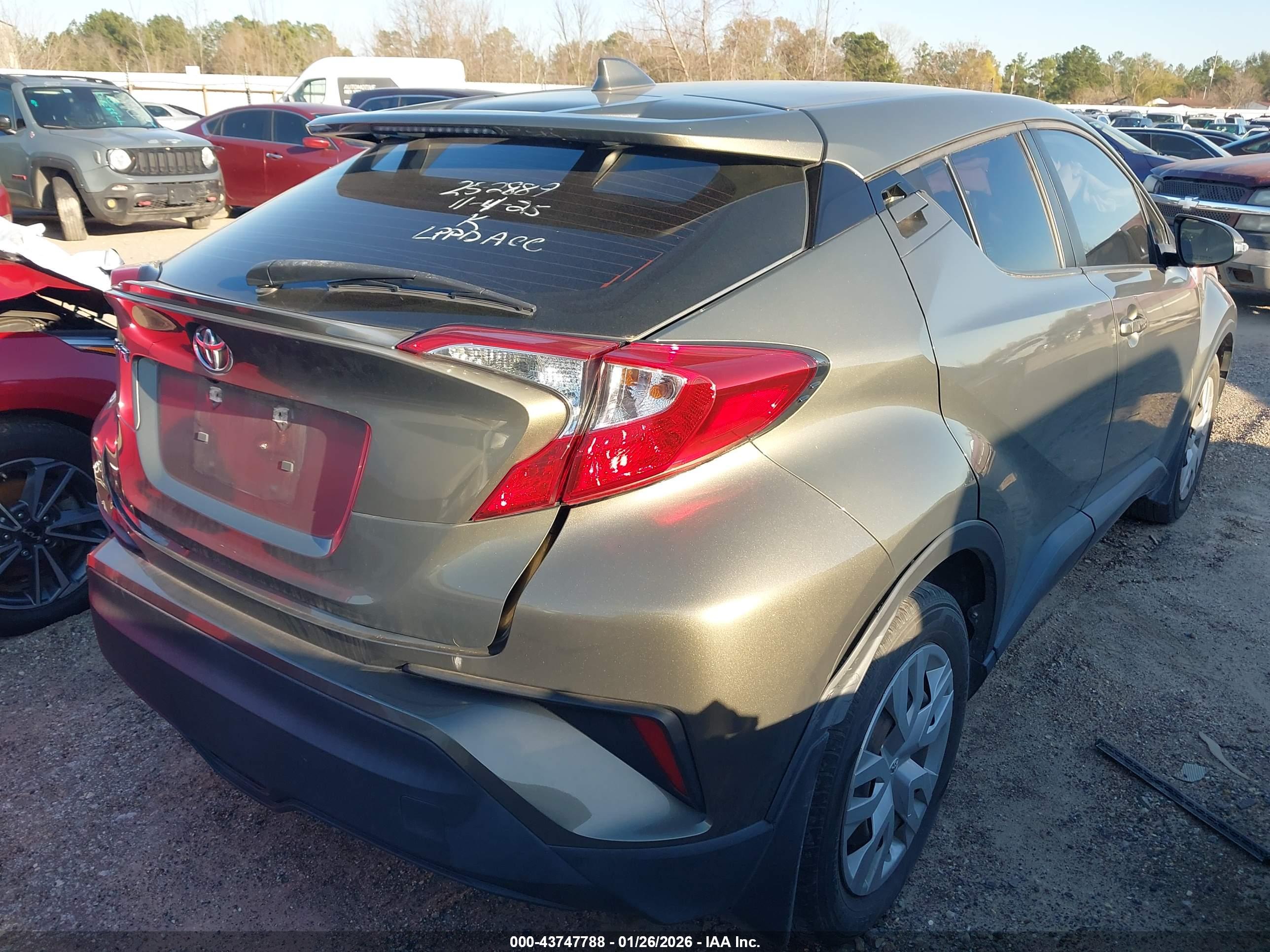 TOYOTA C-HR image 4