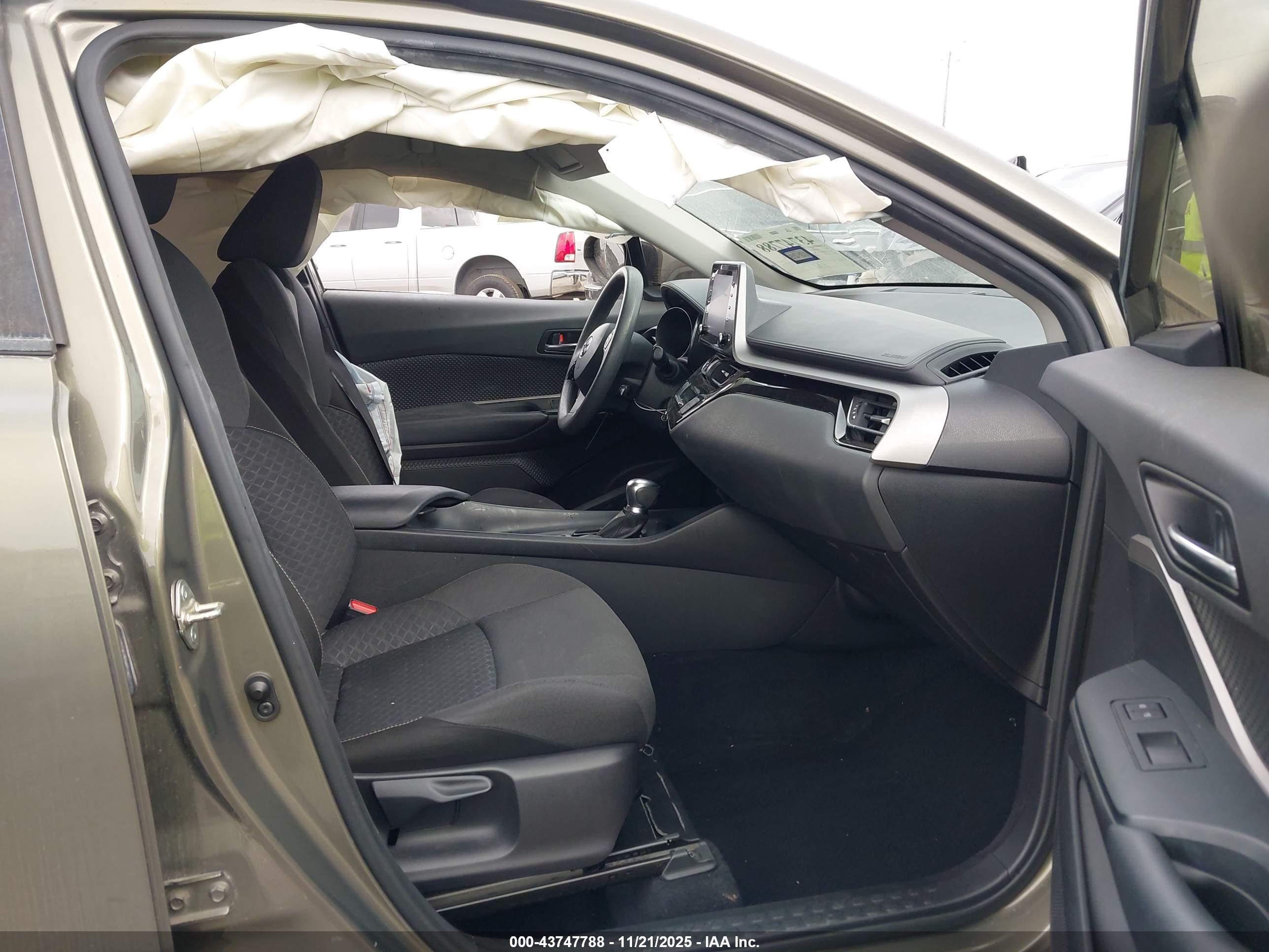 TOYOTA C-HR image 5
