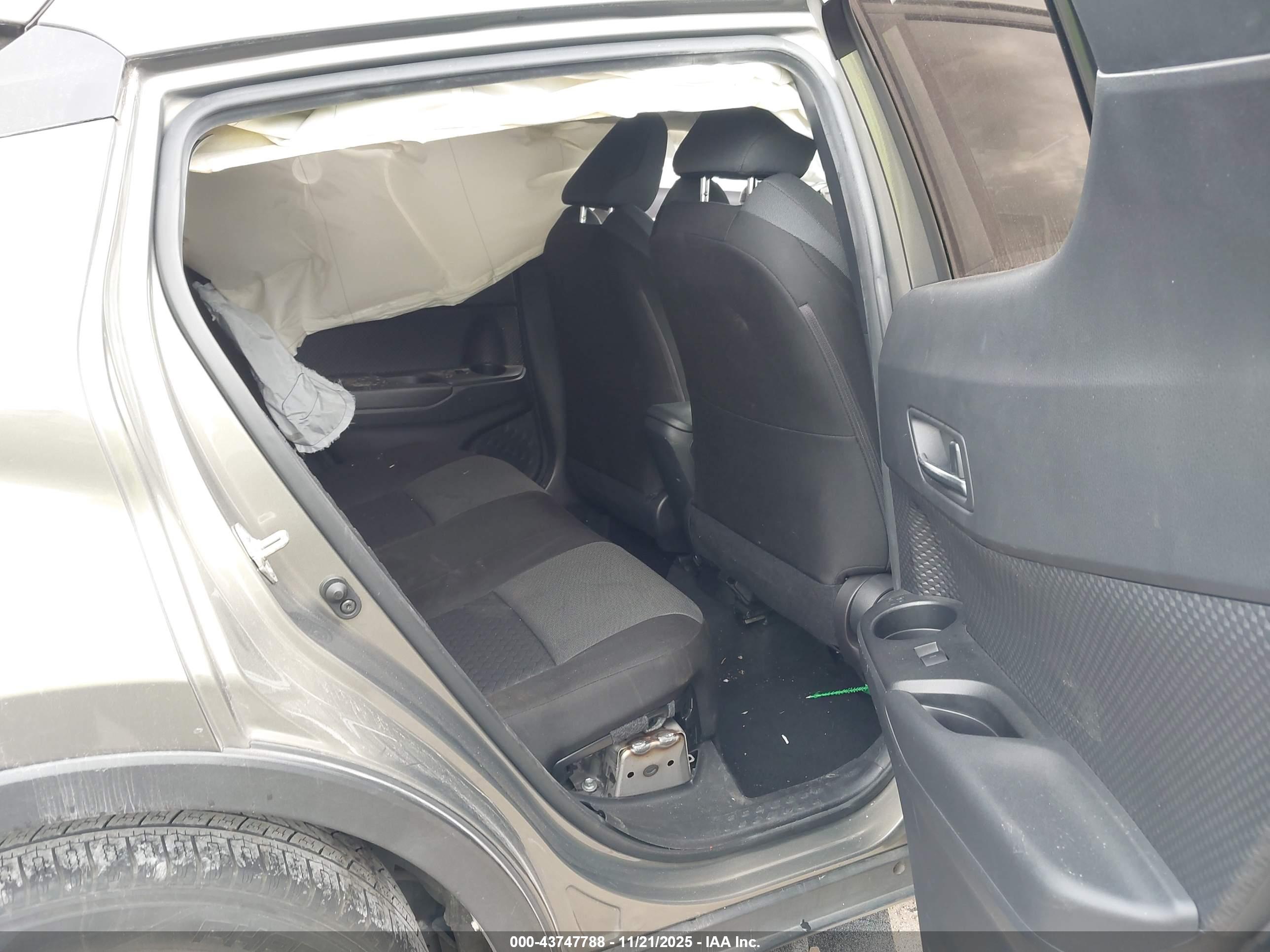 TOYOTA C-HR image 8