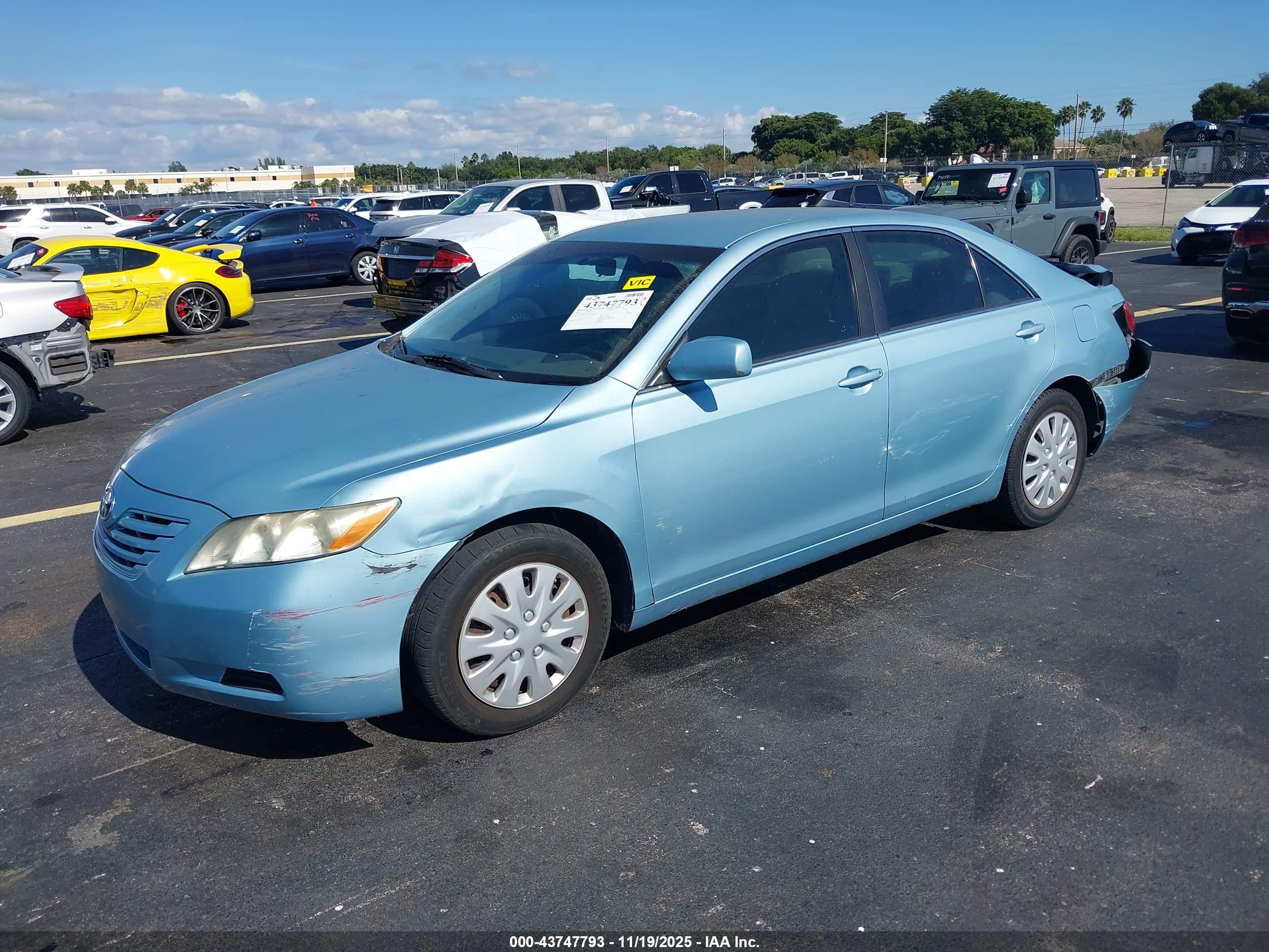 TOYOTA CAMRY image 2
