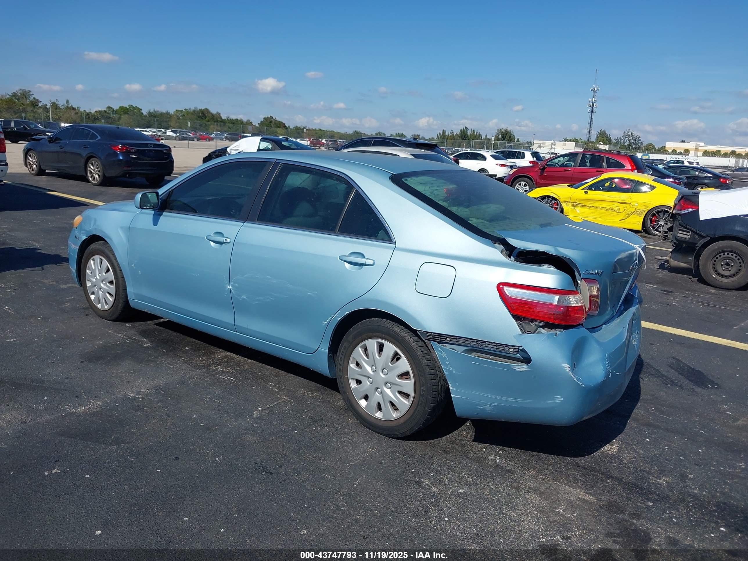 TOYOTA CAMRY image 3