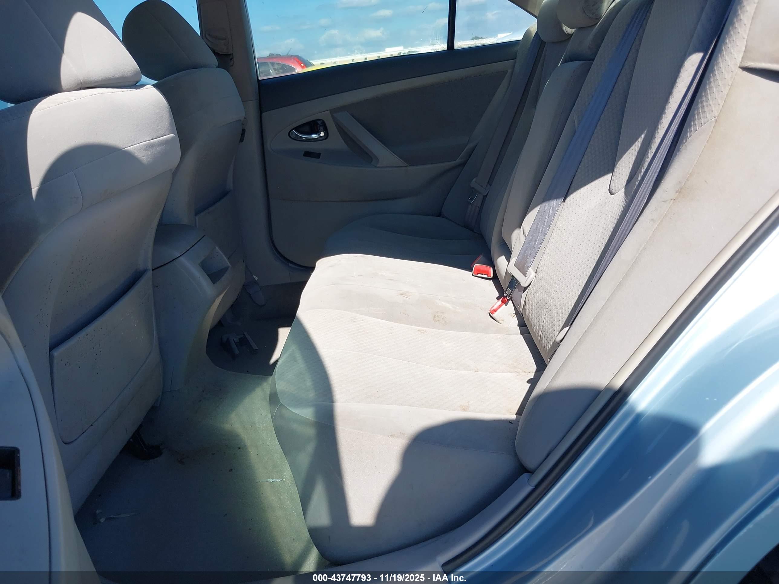 TOYOTA CAMRY image 8
