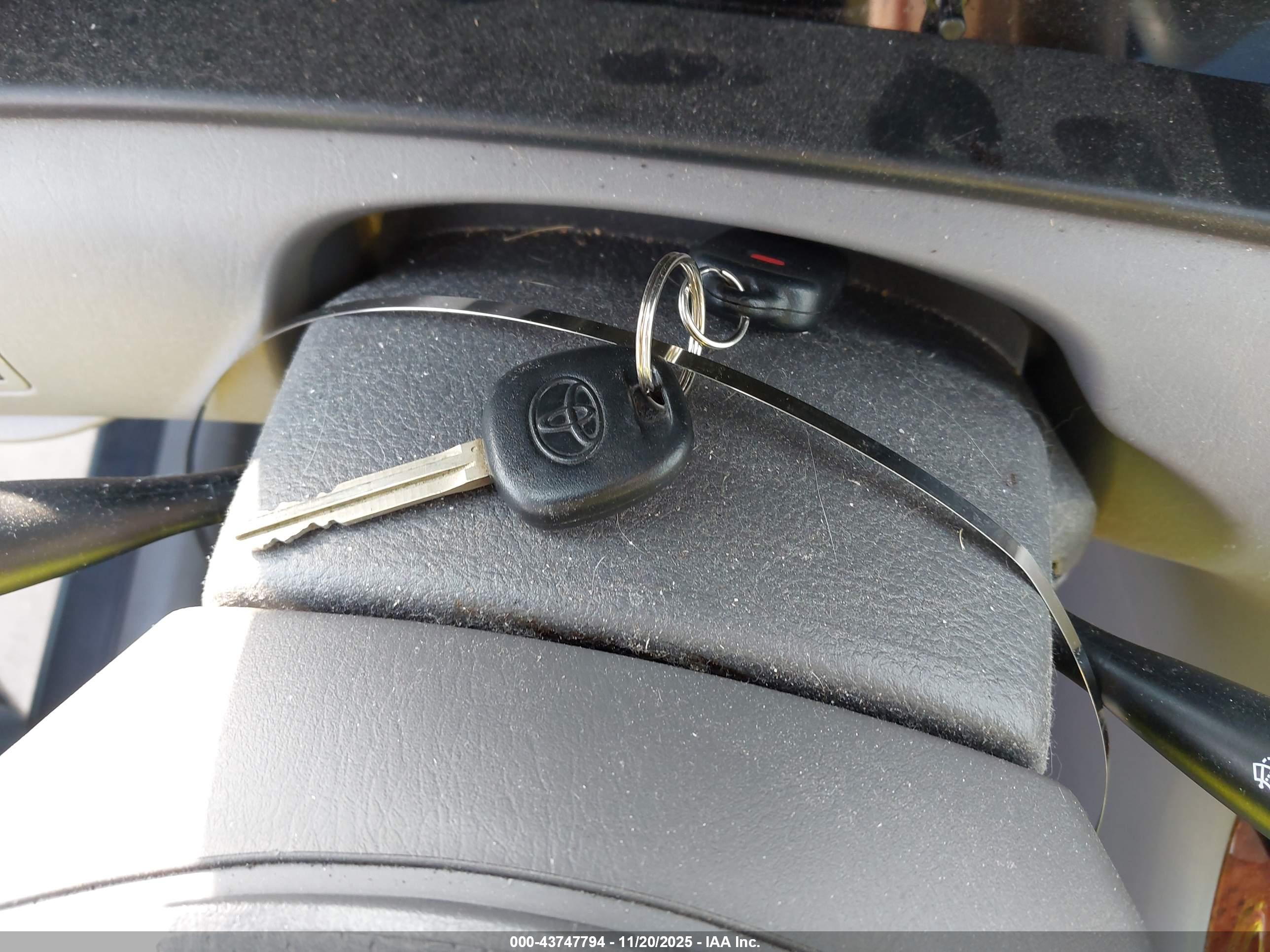 TOYOTA COROLLA image 11