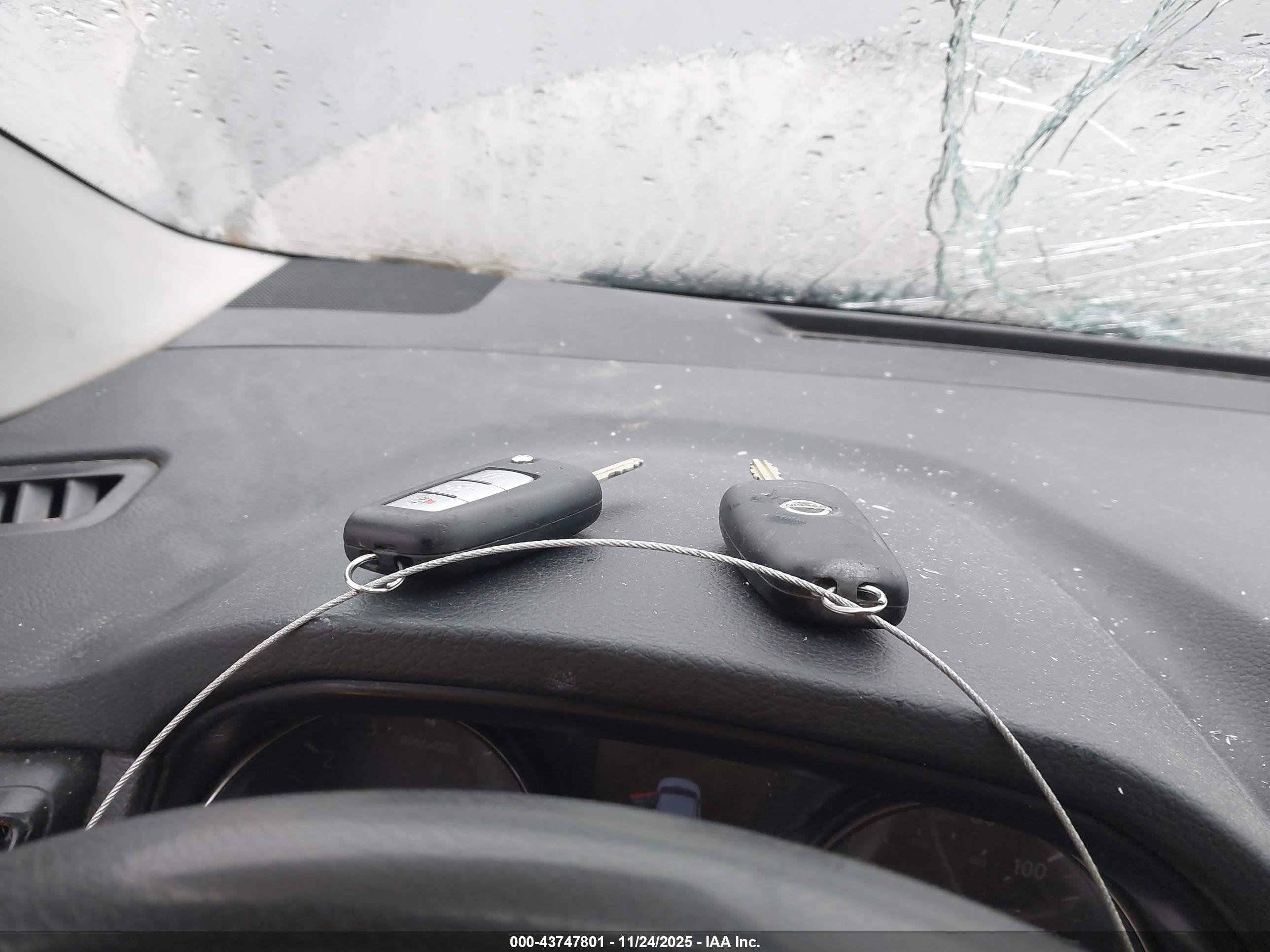 NISSAN ROGUE image 11