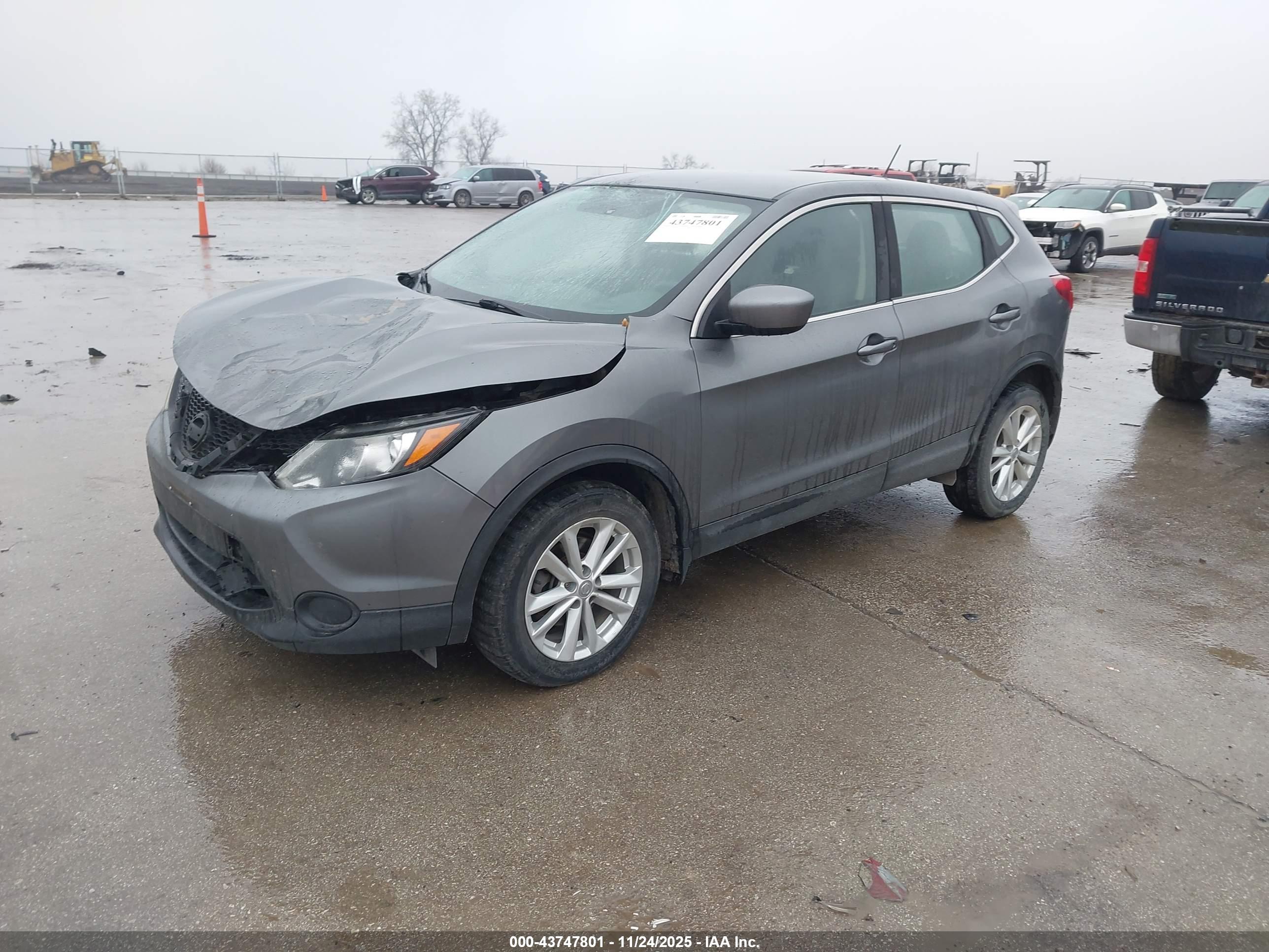 NISSAN ROGUE image 2