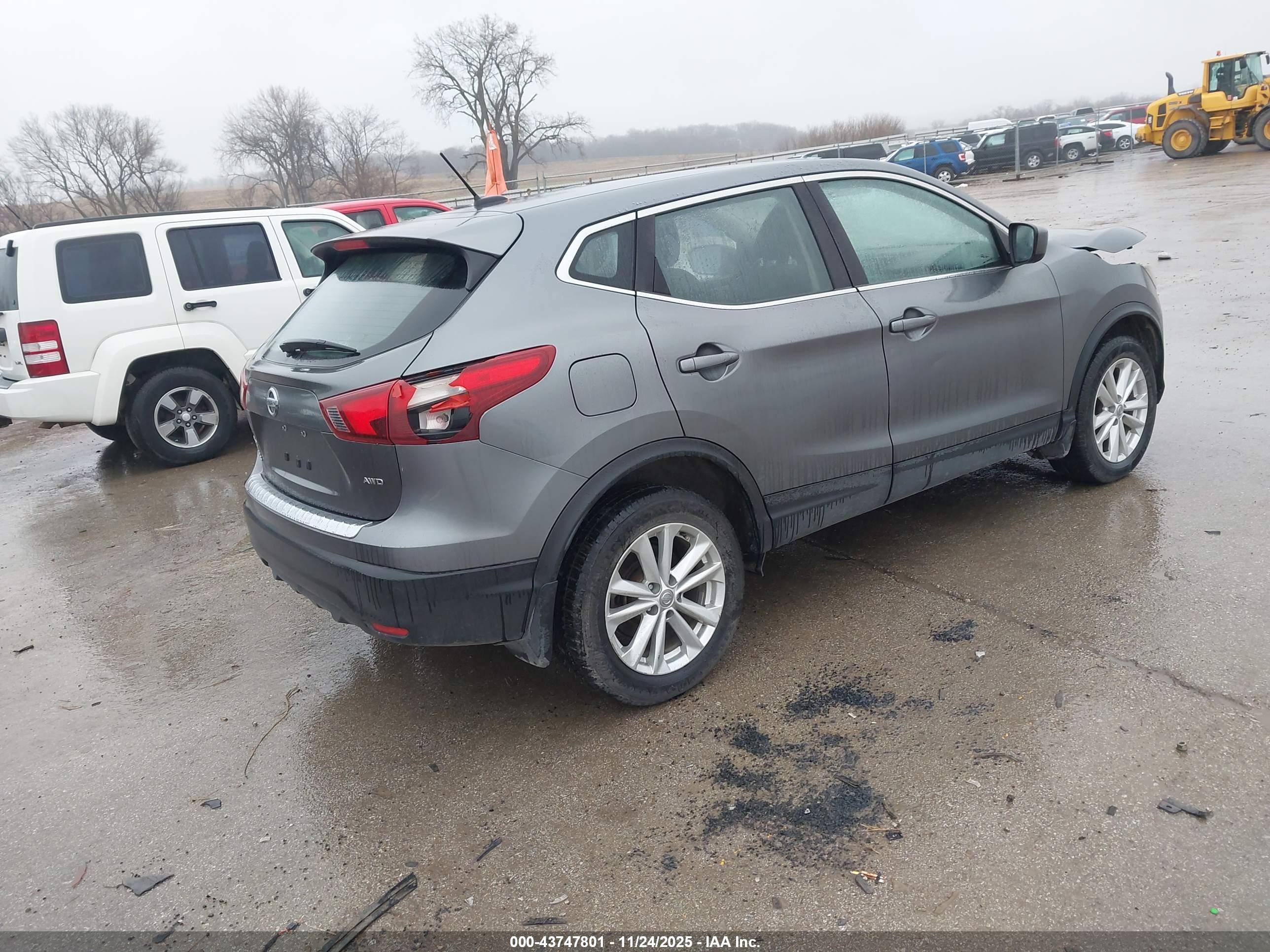 NISSAN ROGUE image 4
