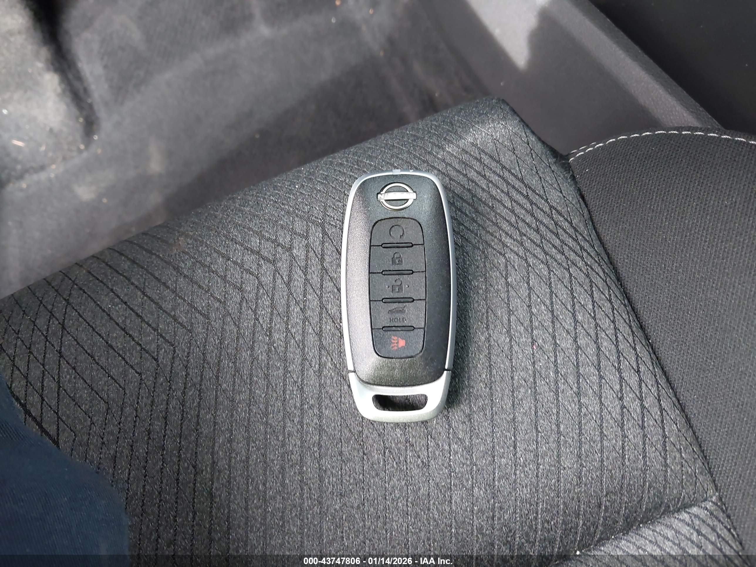 NISSAN ROGUE image 11