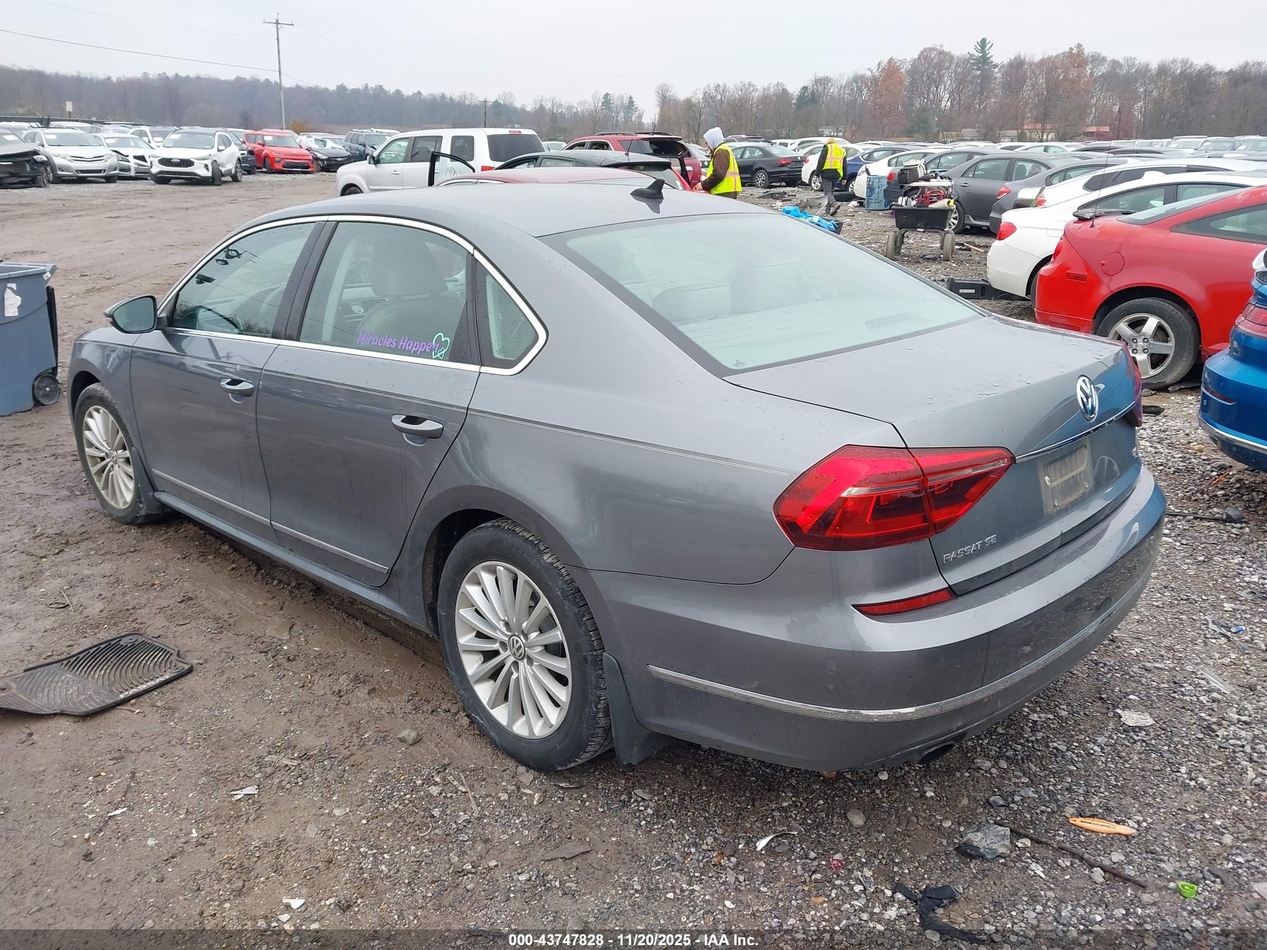 VOLKSWAGEN PASSAT image 3