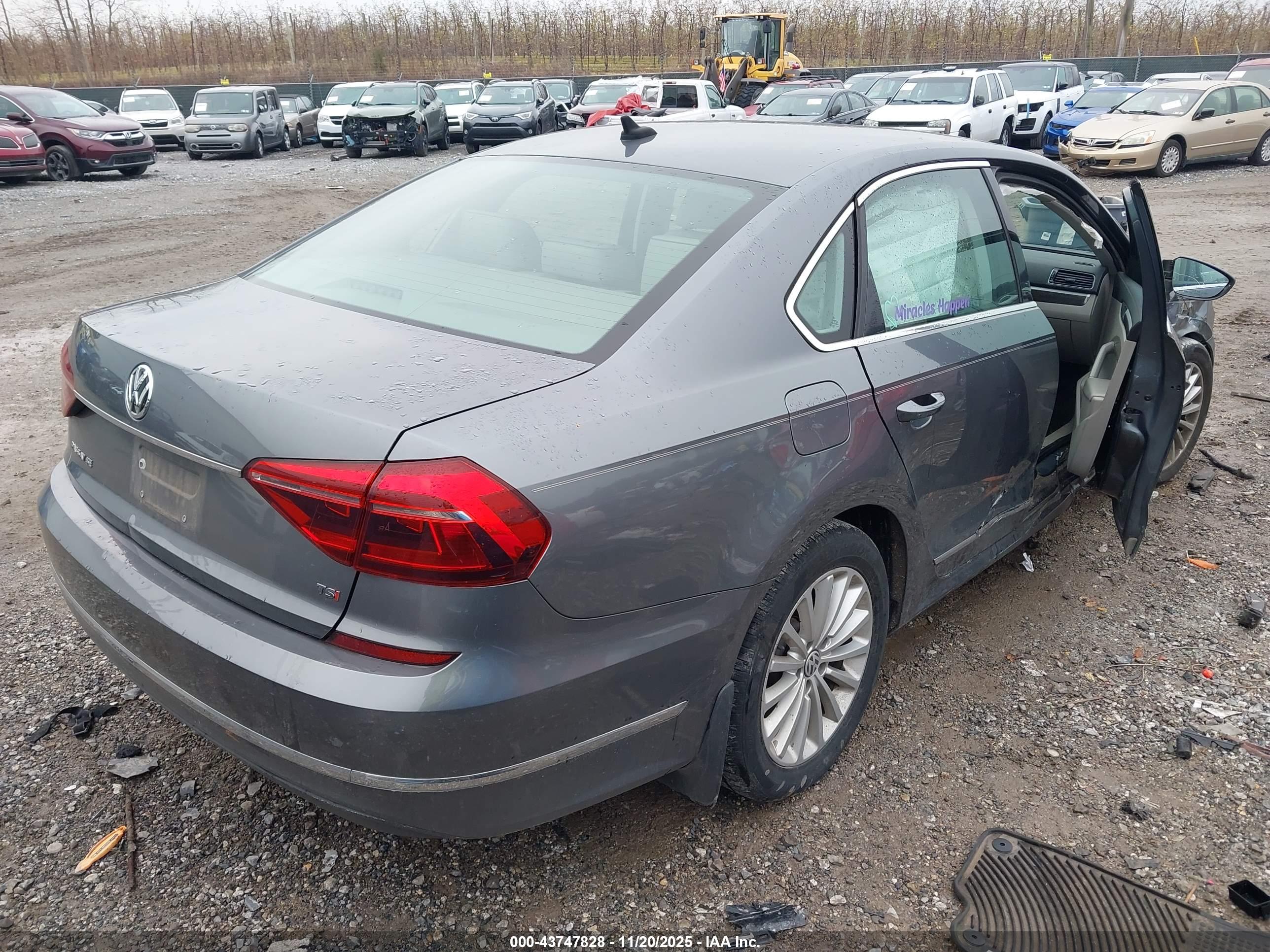 VOLKSWAGEN PASSAT image 4