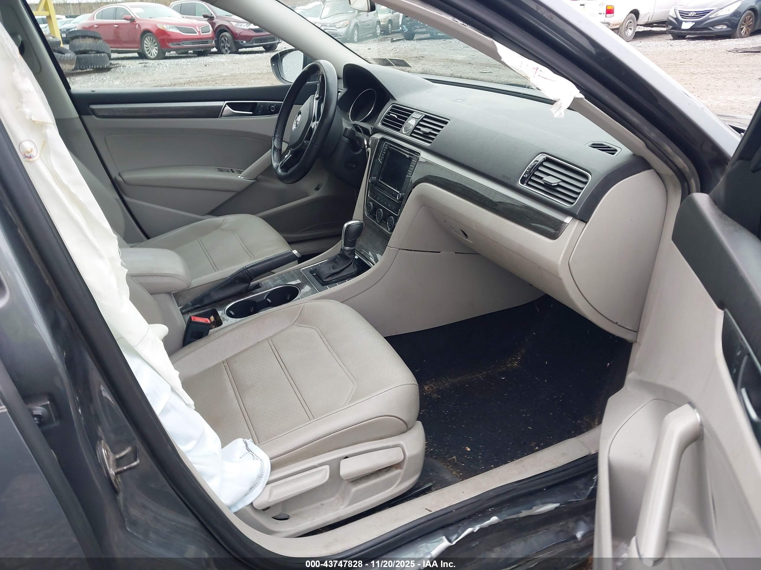 VOLKSWAGEN PASSAT image 5