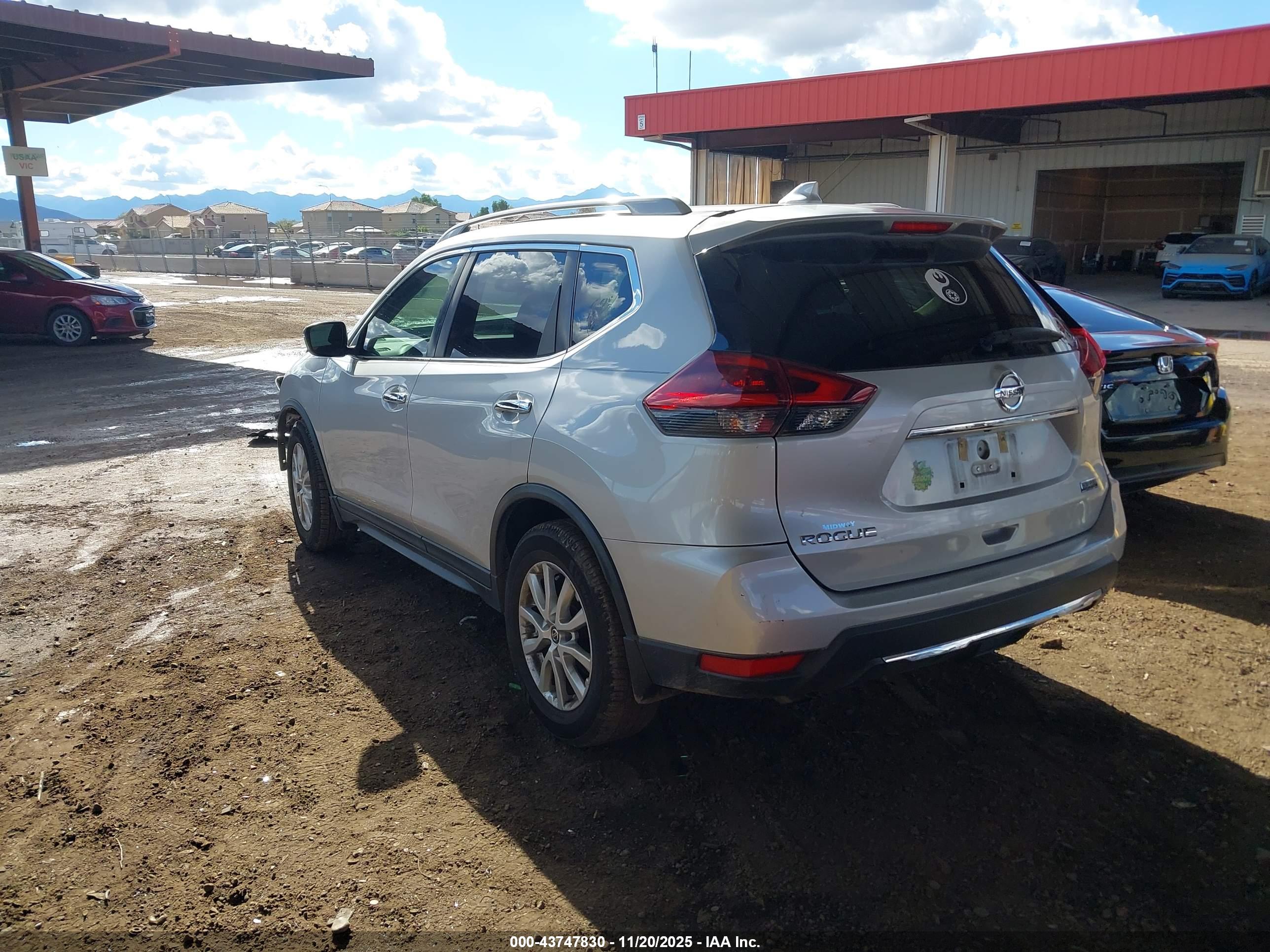 NISSAN ROGUE image 3