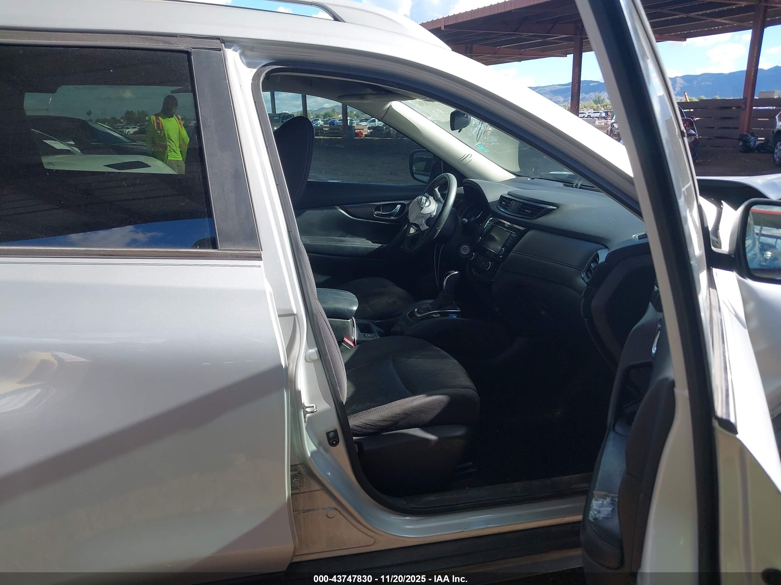 NISSAN ROGUE image 5