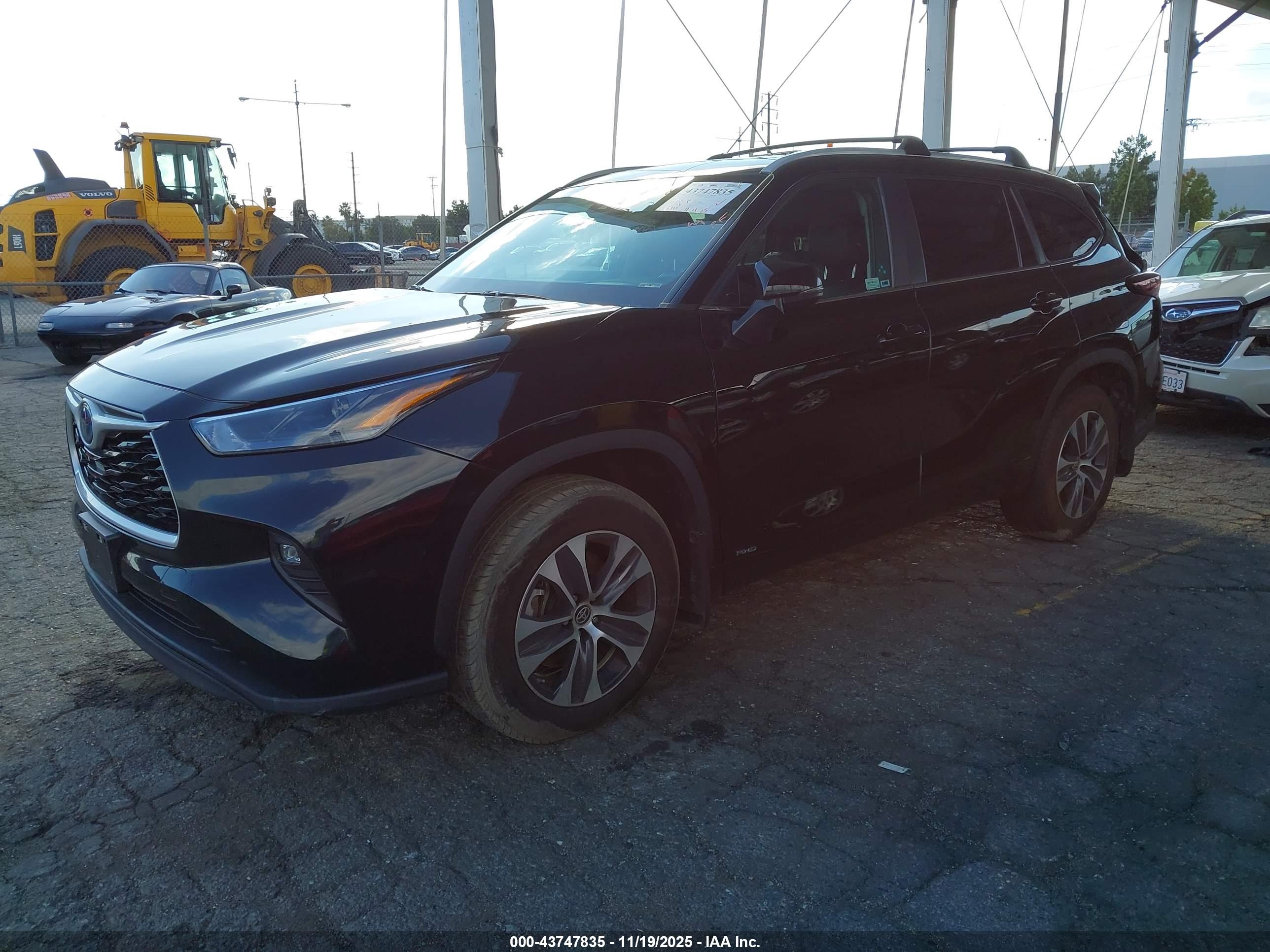 TOYOTA HIGHLANDER image 2