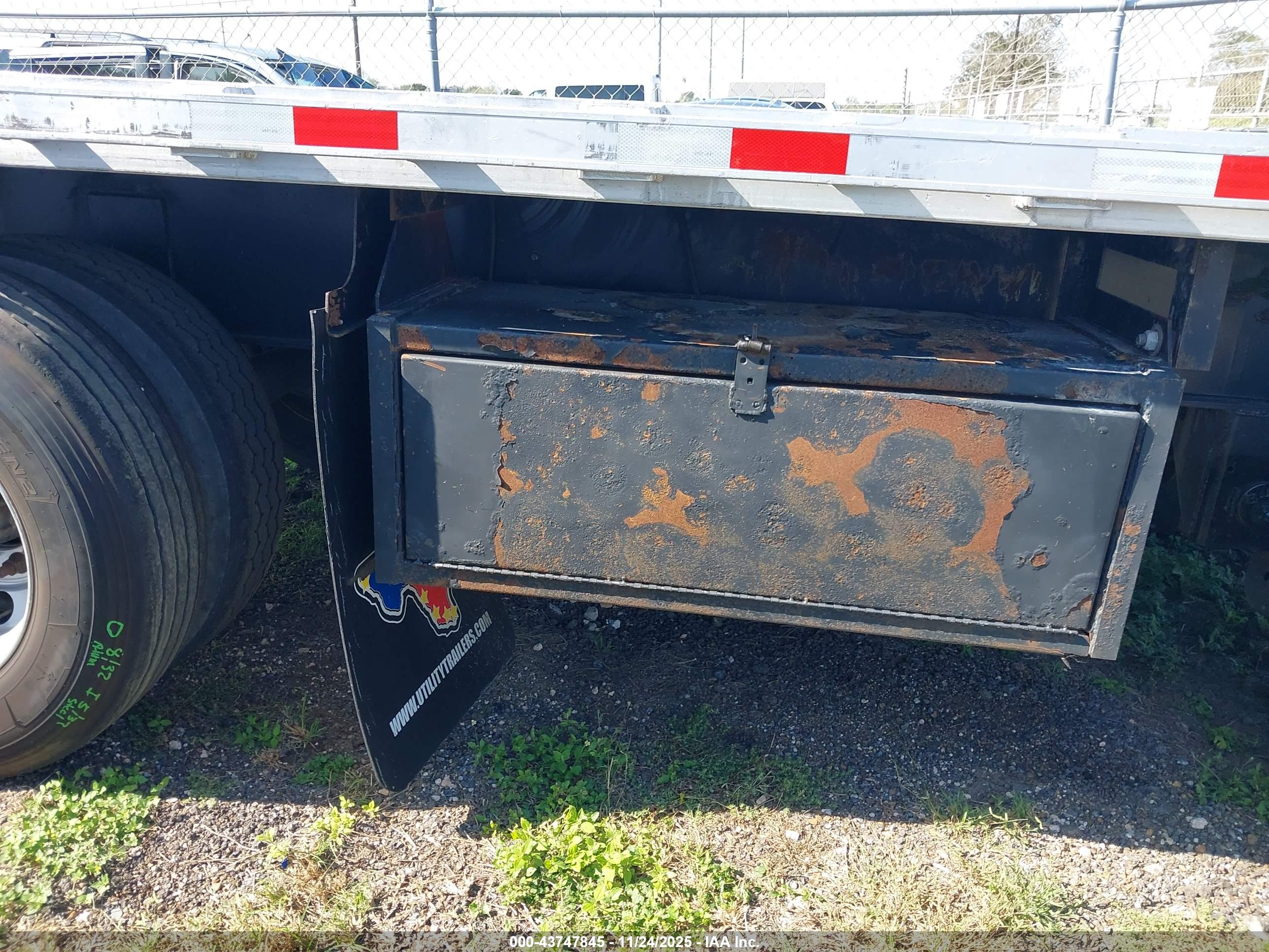 UTILITY TRAILER image 7